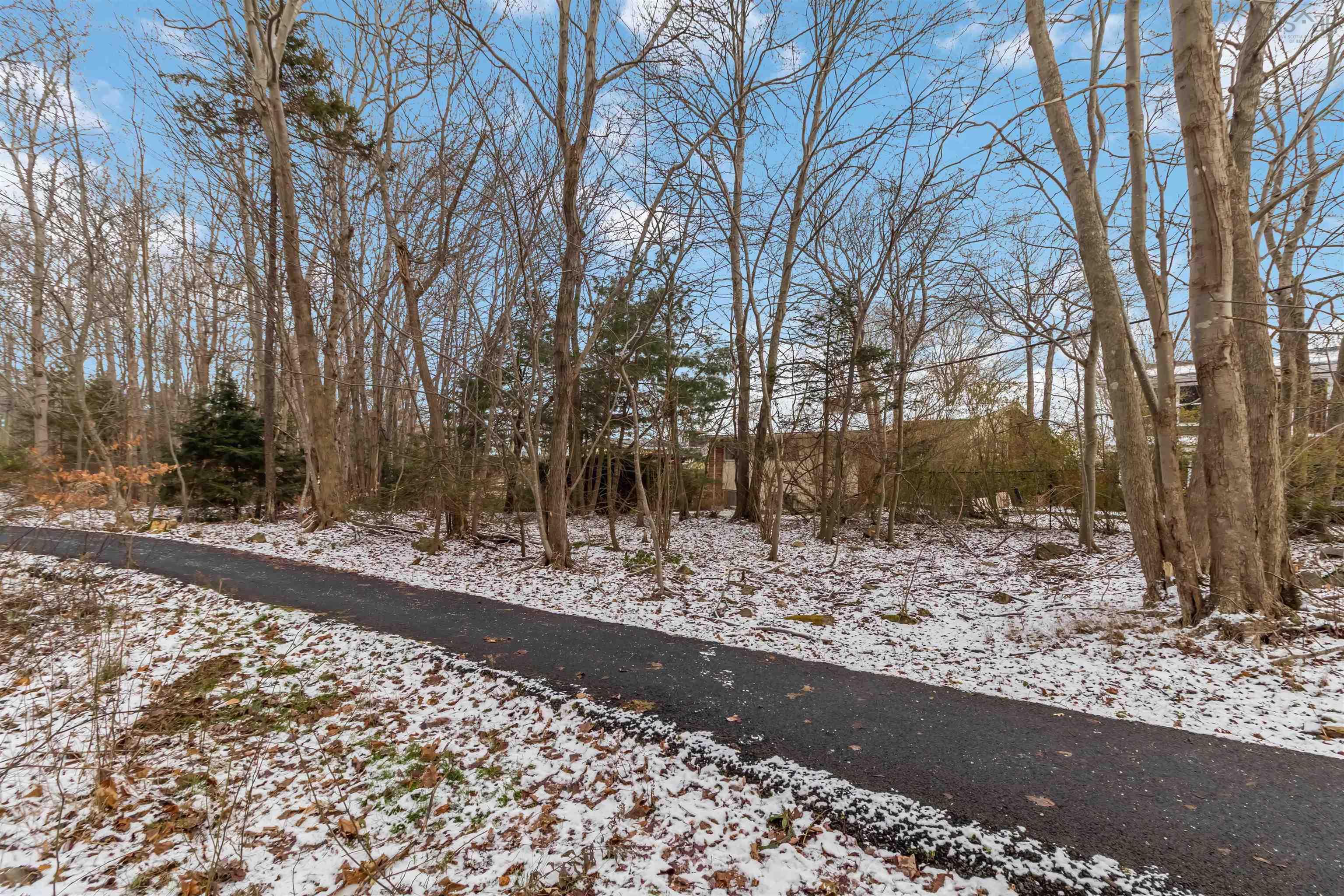 $630,000.00: 71 Woodward Crescent, Halifax