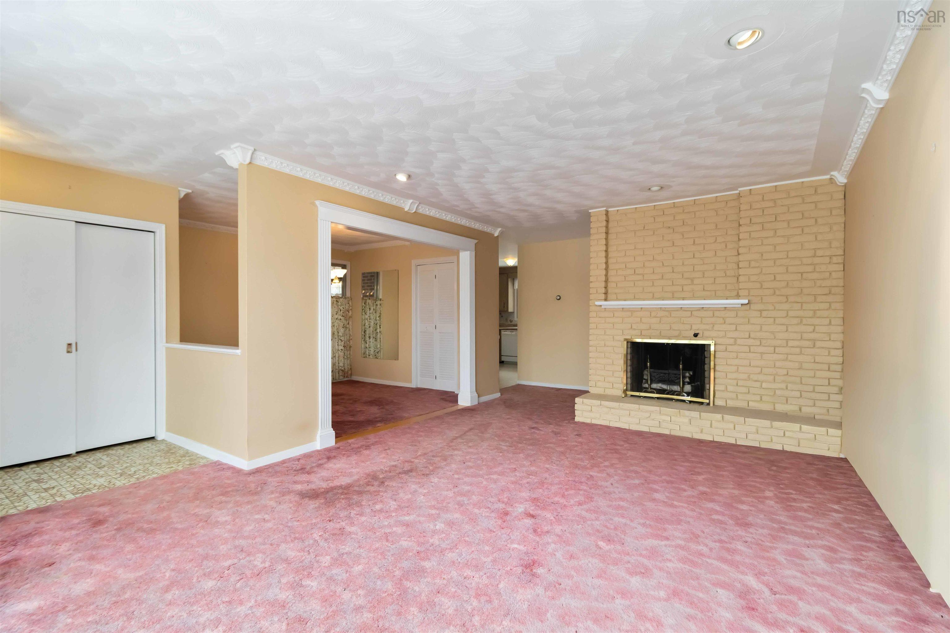 $630,000.00: 71 Woodward Crescent, Halifax