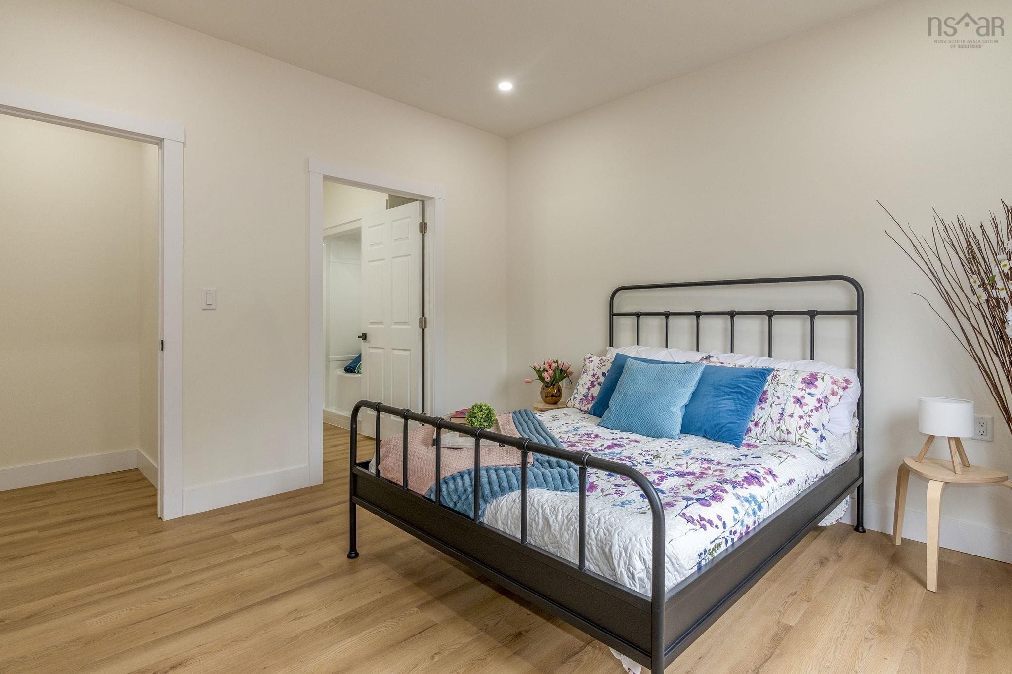 $699,900.00: 1914/1916 Irwin Lake Road, Hilden