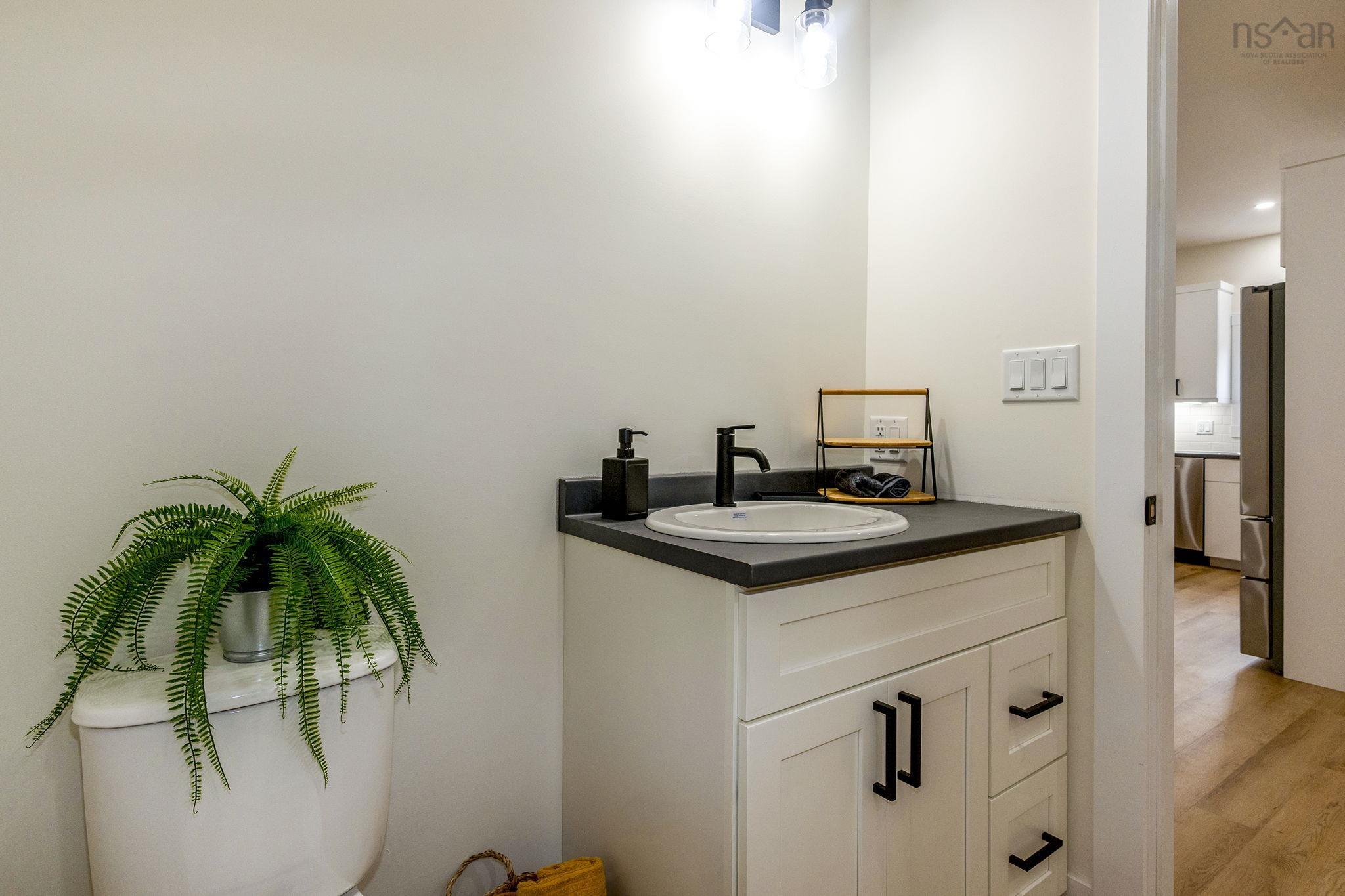 $699,900.00: 1914/1916 Irwin Lake Road, Hilden