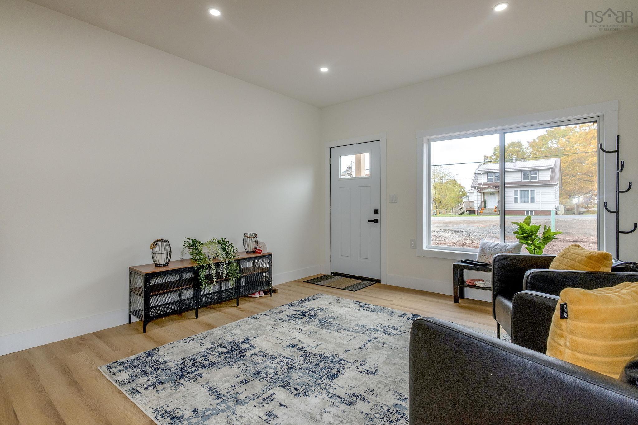 $699,900.00: 1914/1916 Irwin Lake Road, Hilden