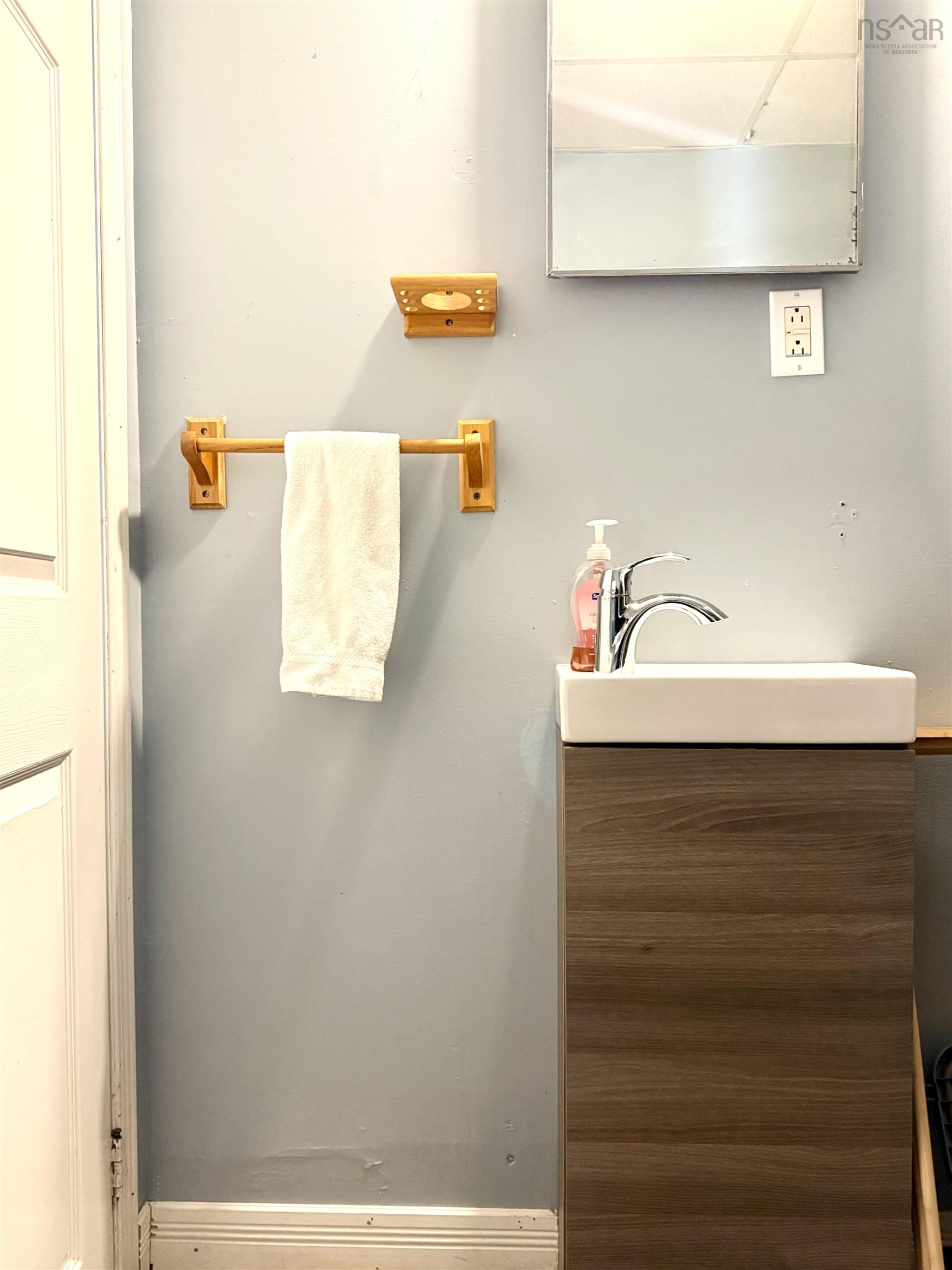 $294,900.00: 50 Victoria Street W, Amherst