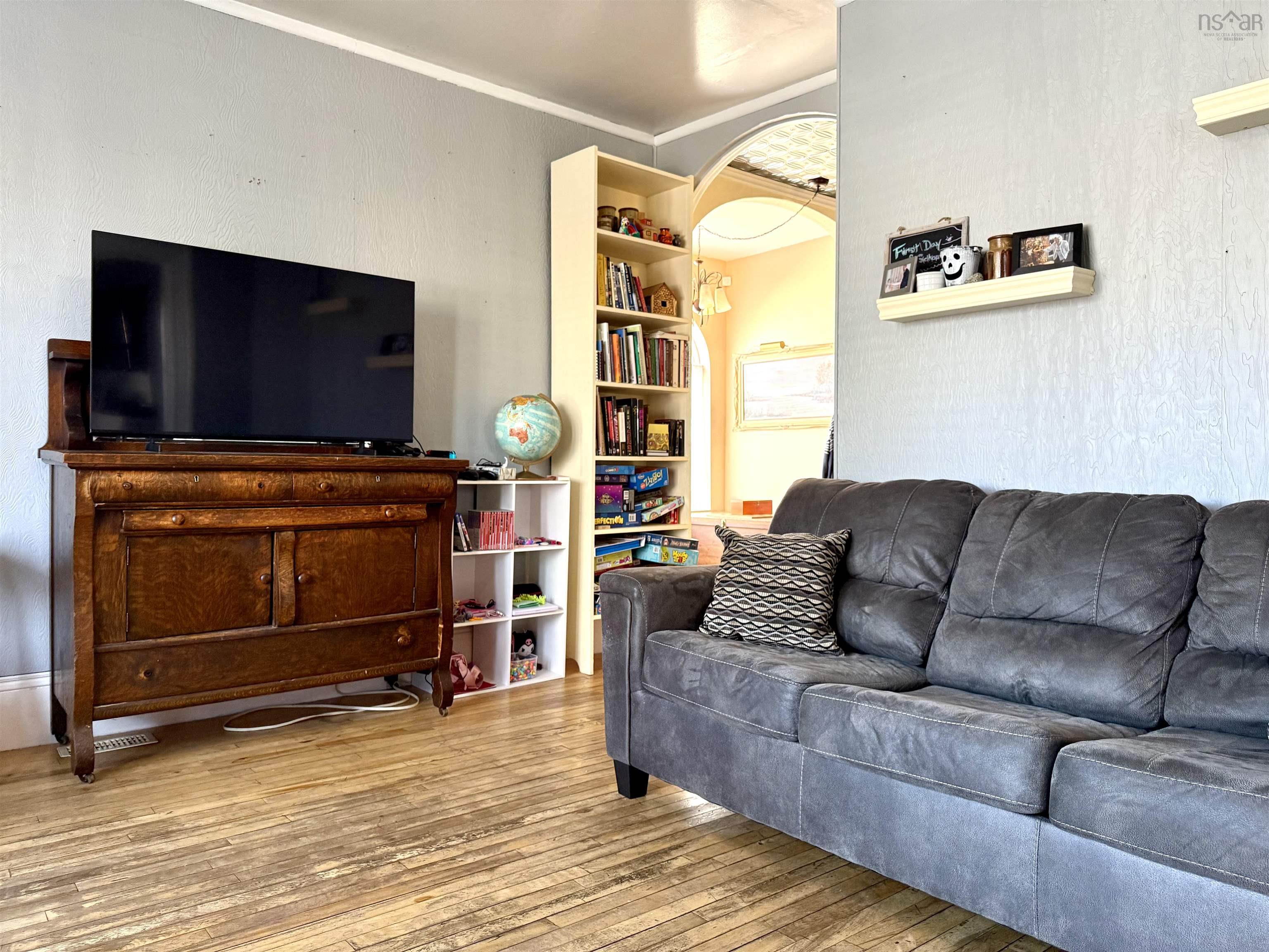 $294,900.00: 50 Victoria Street W, Amherst