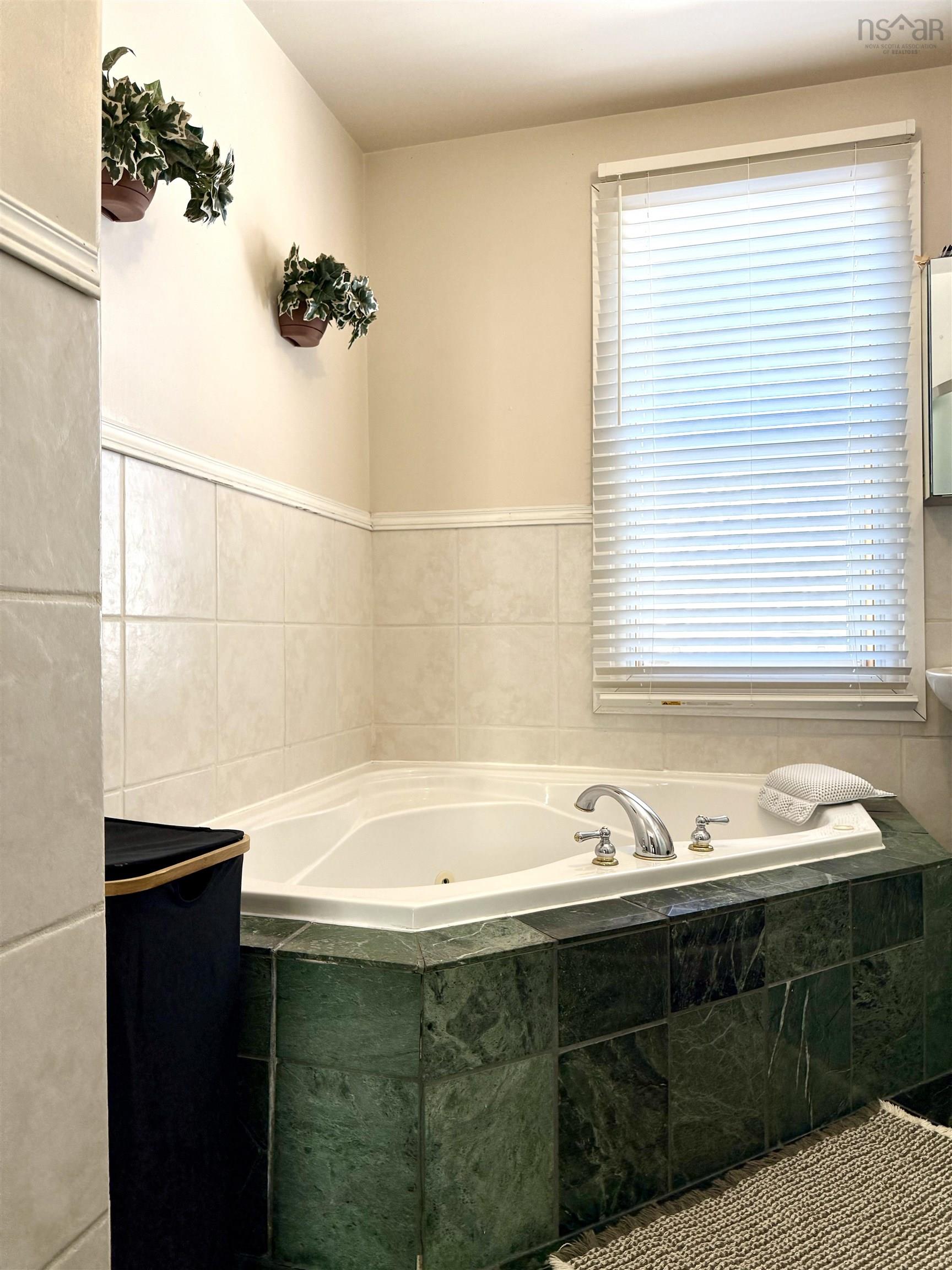 $294,900.00: 50 Victoria Street W, Amherst