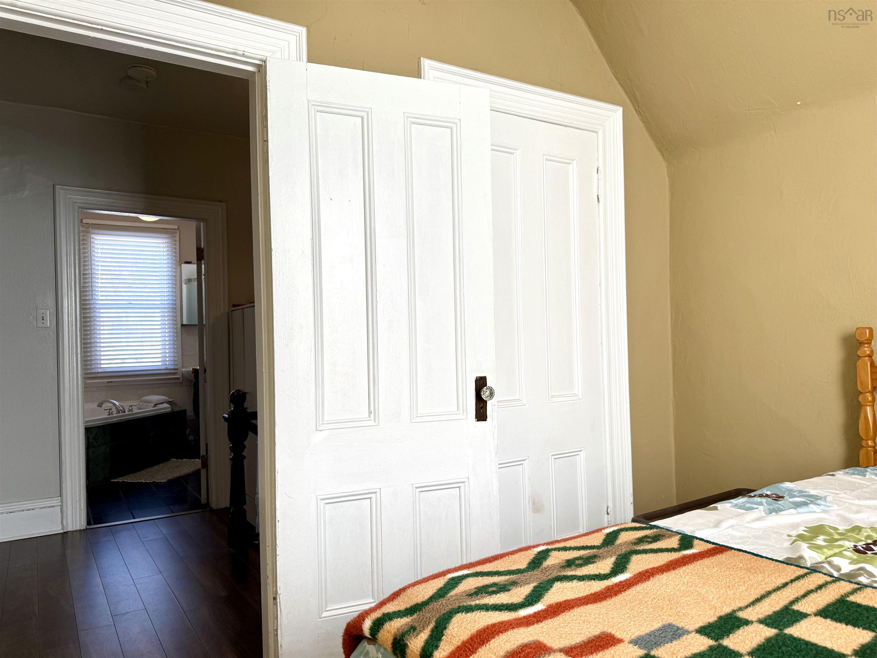 $294,900.00: 50 Victoria Street W, Amherst