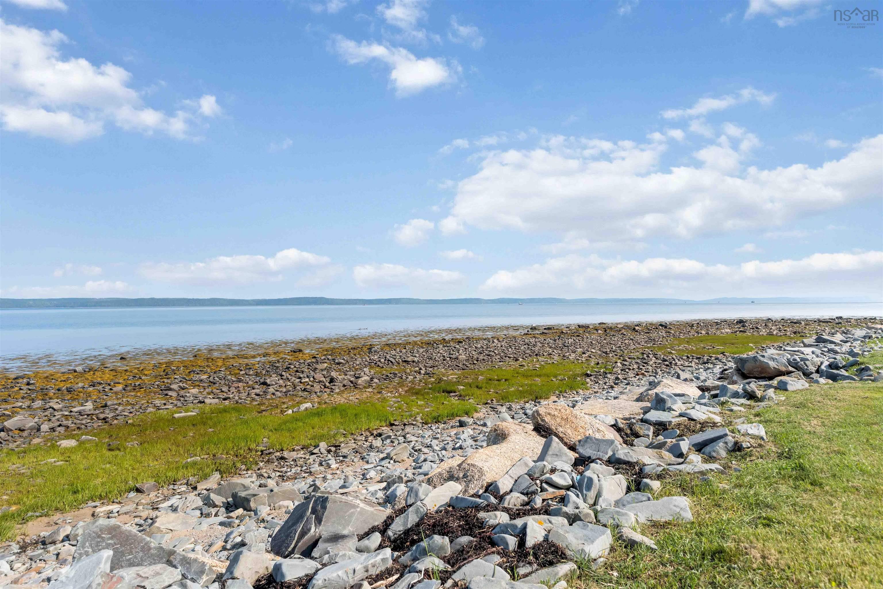 $579,900.00: 463 Fort Point Road, Weymouth North