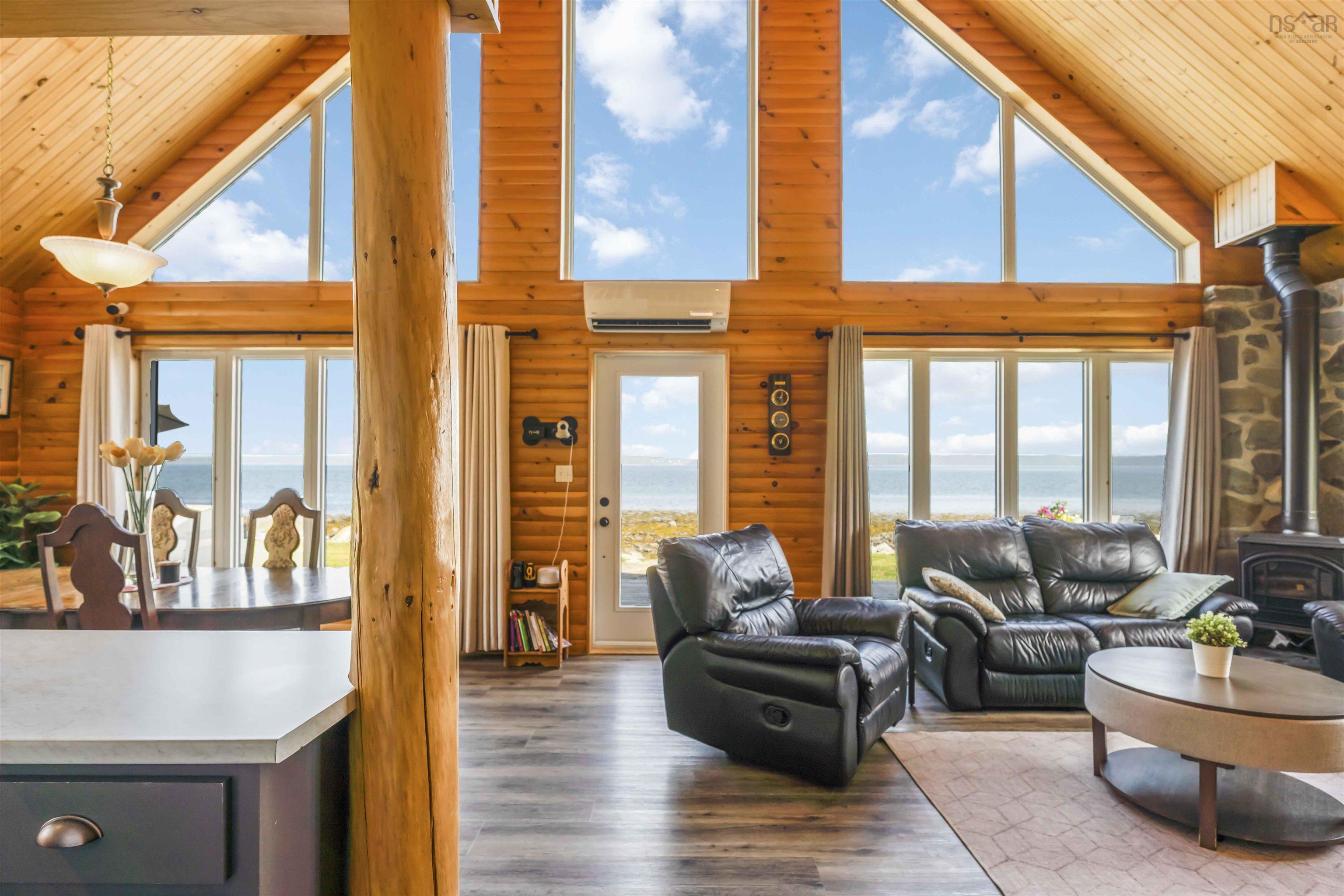 $579,900.00: 463 Fort Point Road, Weymouth North