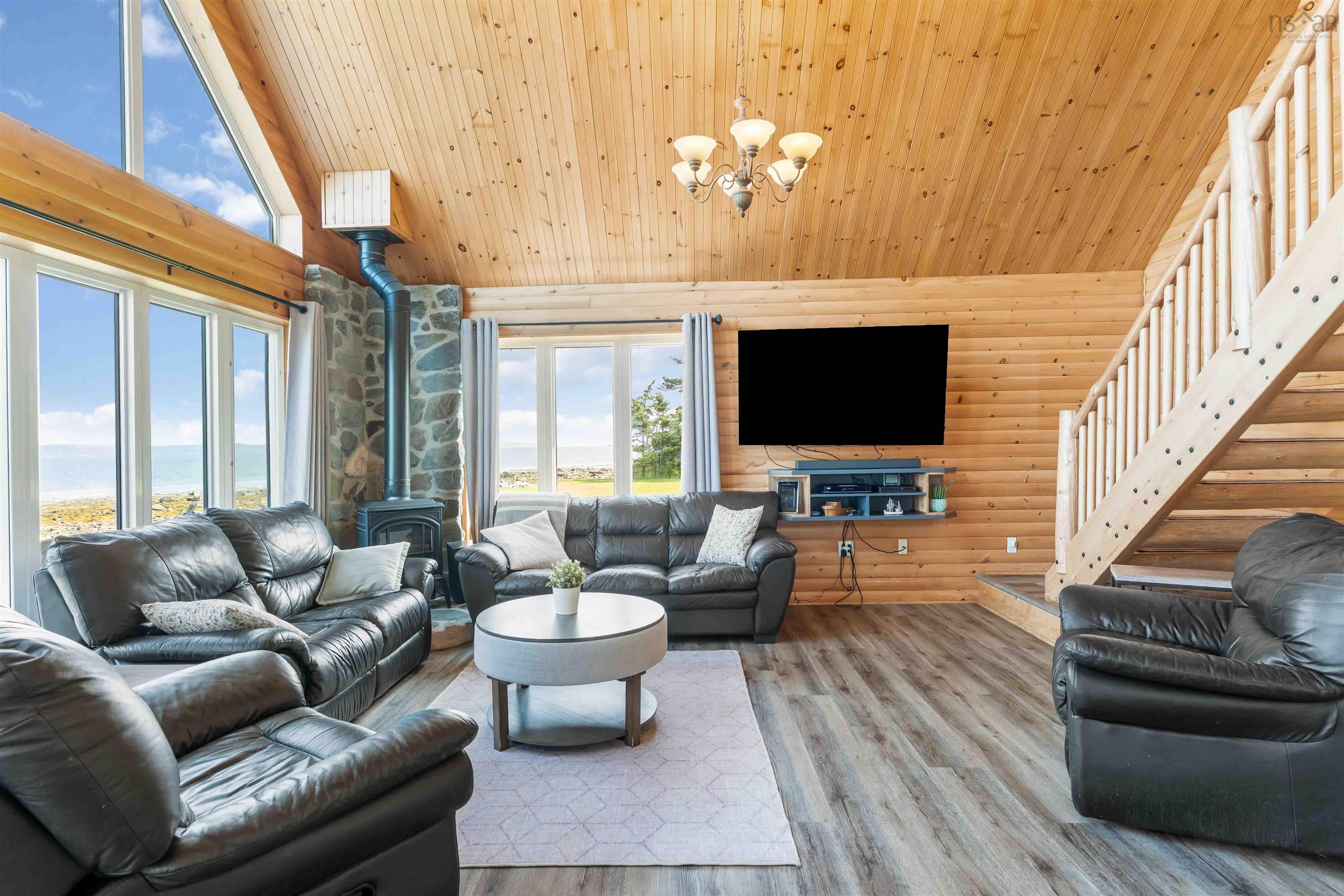 $579,900.00: 463 Fort Point Road, Weymouth North