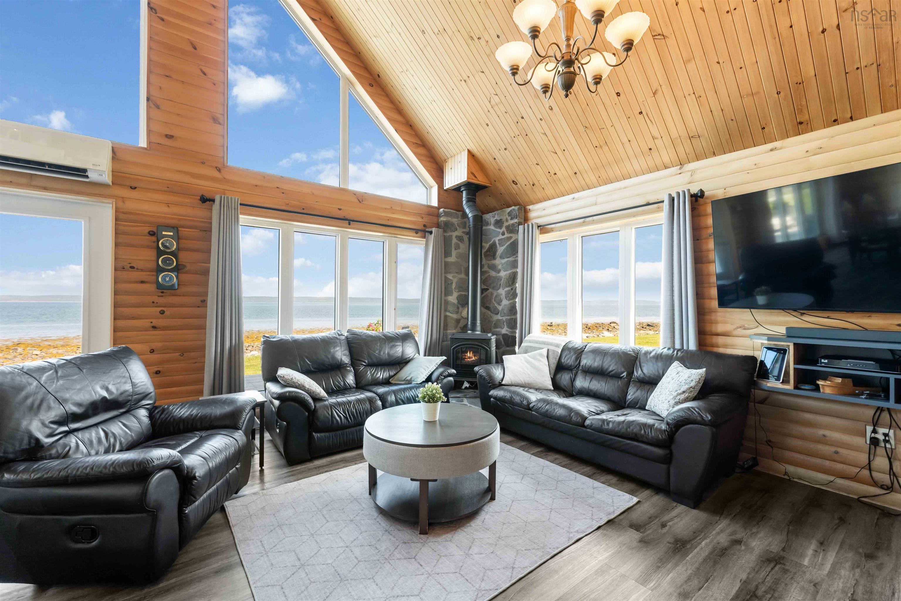 $579,900.00: 463 Fort Point Road, Weymouth North