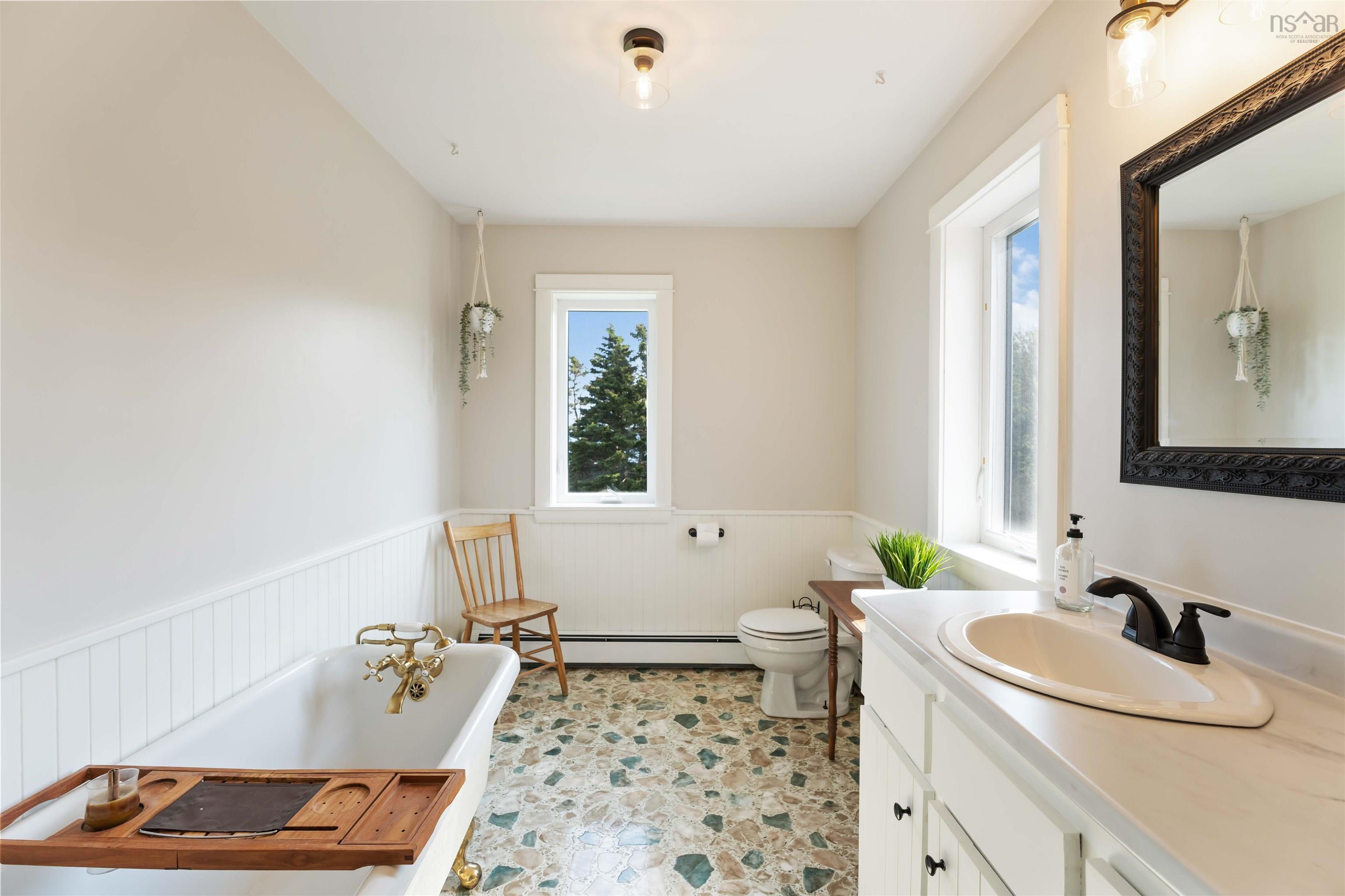 $579,900.00: 463 Fort Point Road, Weymouth North