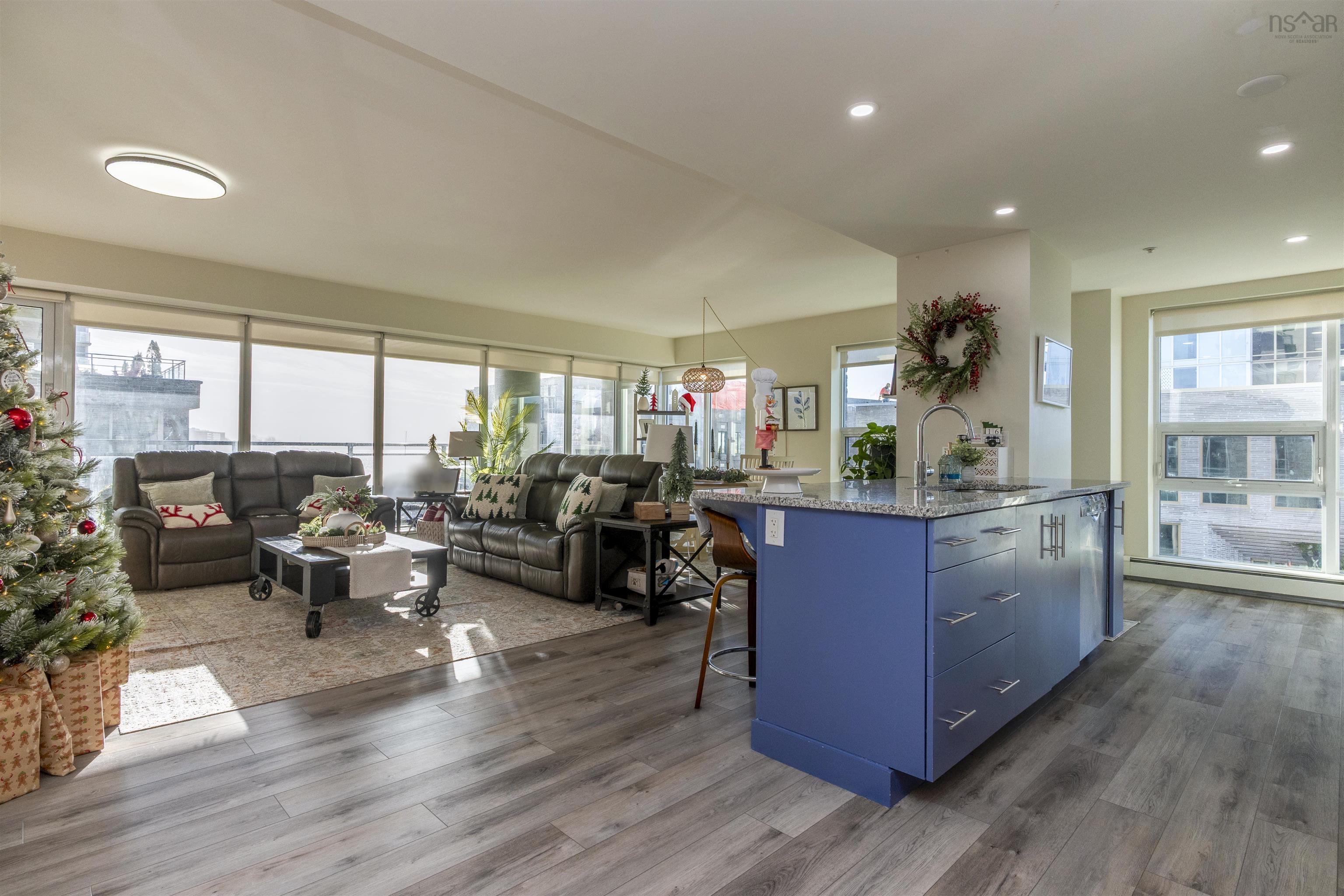 $708,900.00: 305 15 Kings Warf Place, Dartmouth