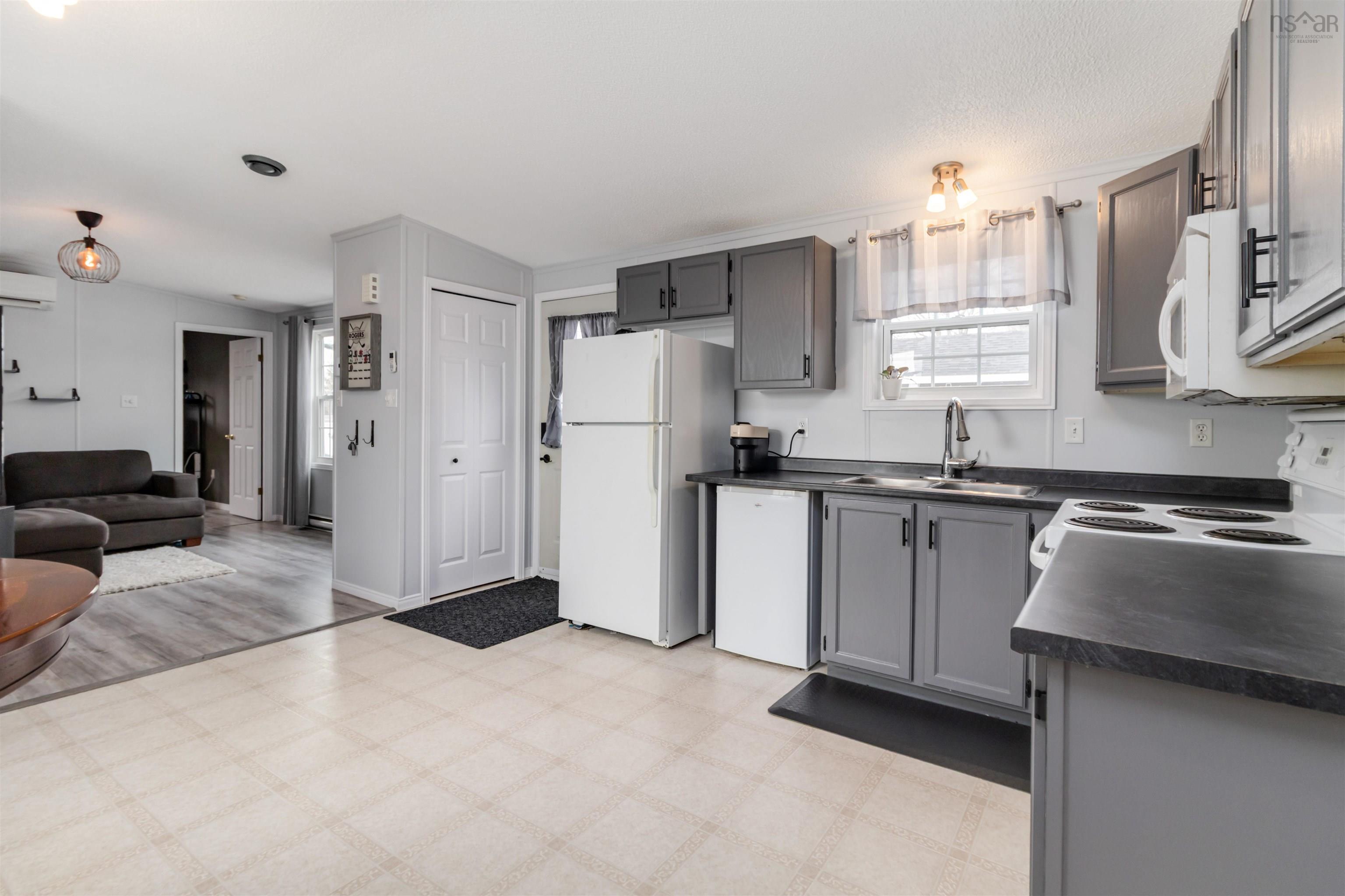 $219,900.00: 10 Snow White Drive, Lake Echo