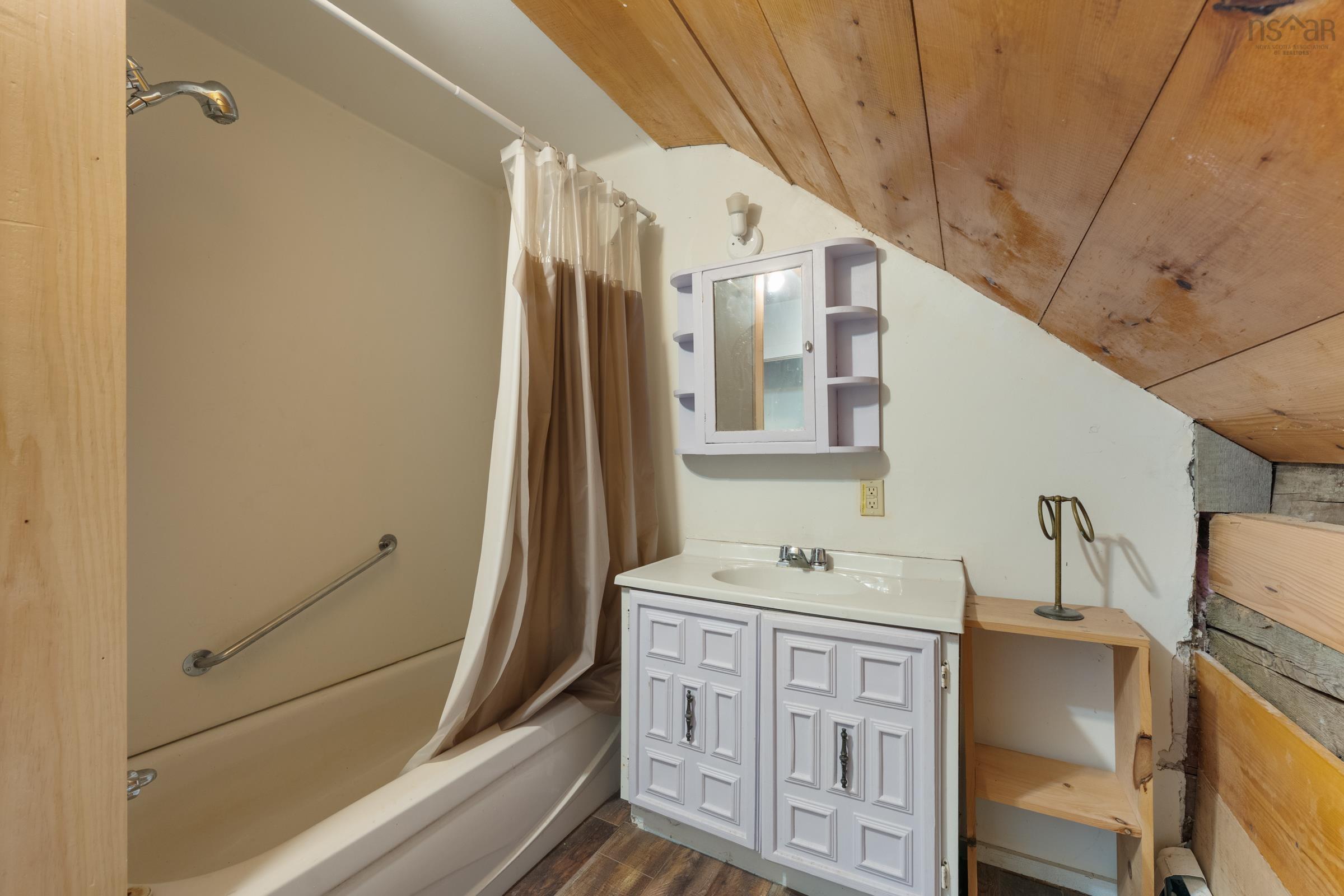 $199,000.00: 1245 Highway 1, Wellington