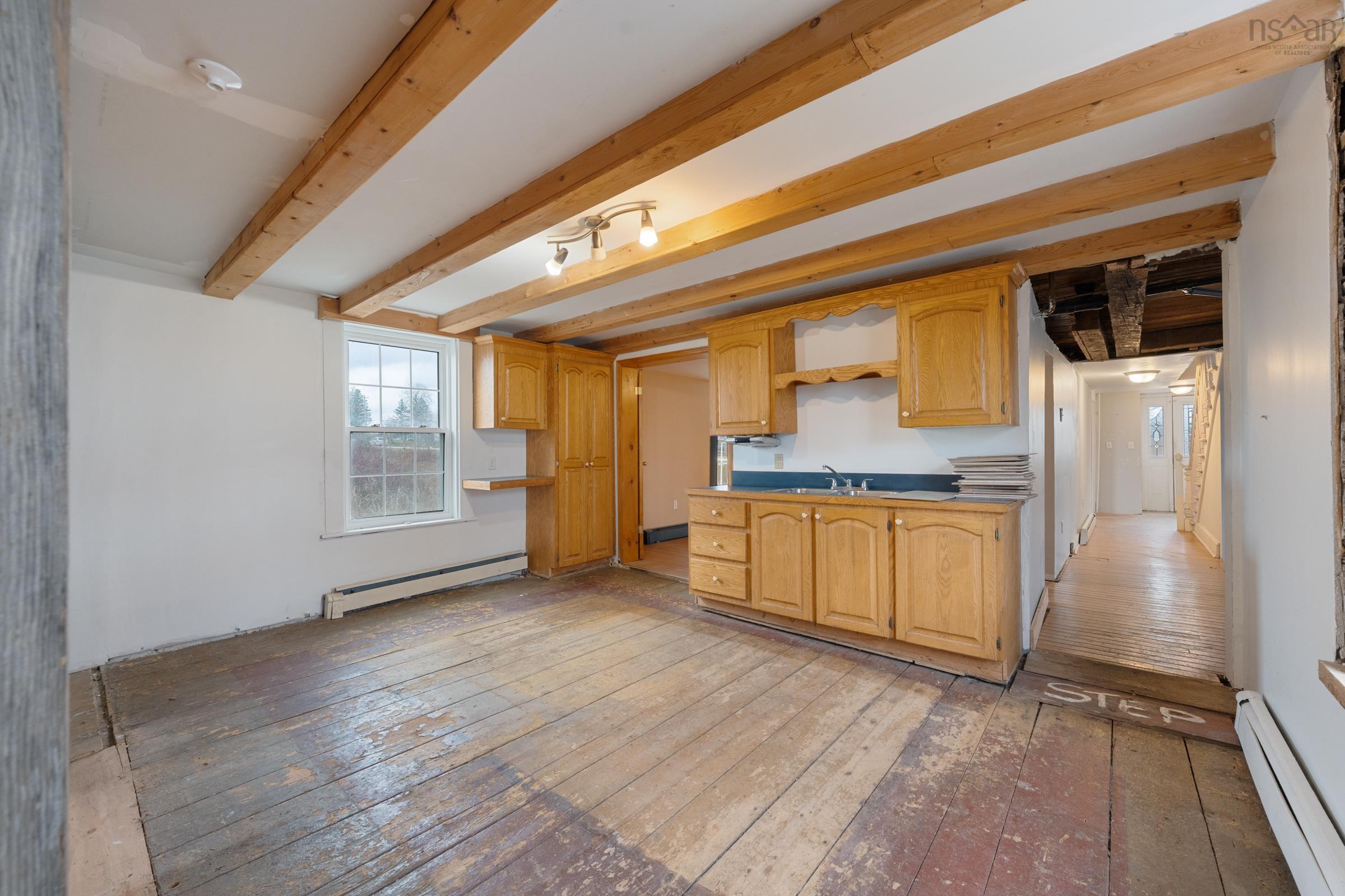 $199,000.00: 1245 Highway 1, Wellington