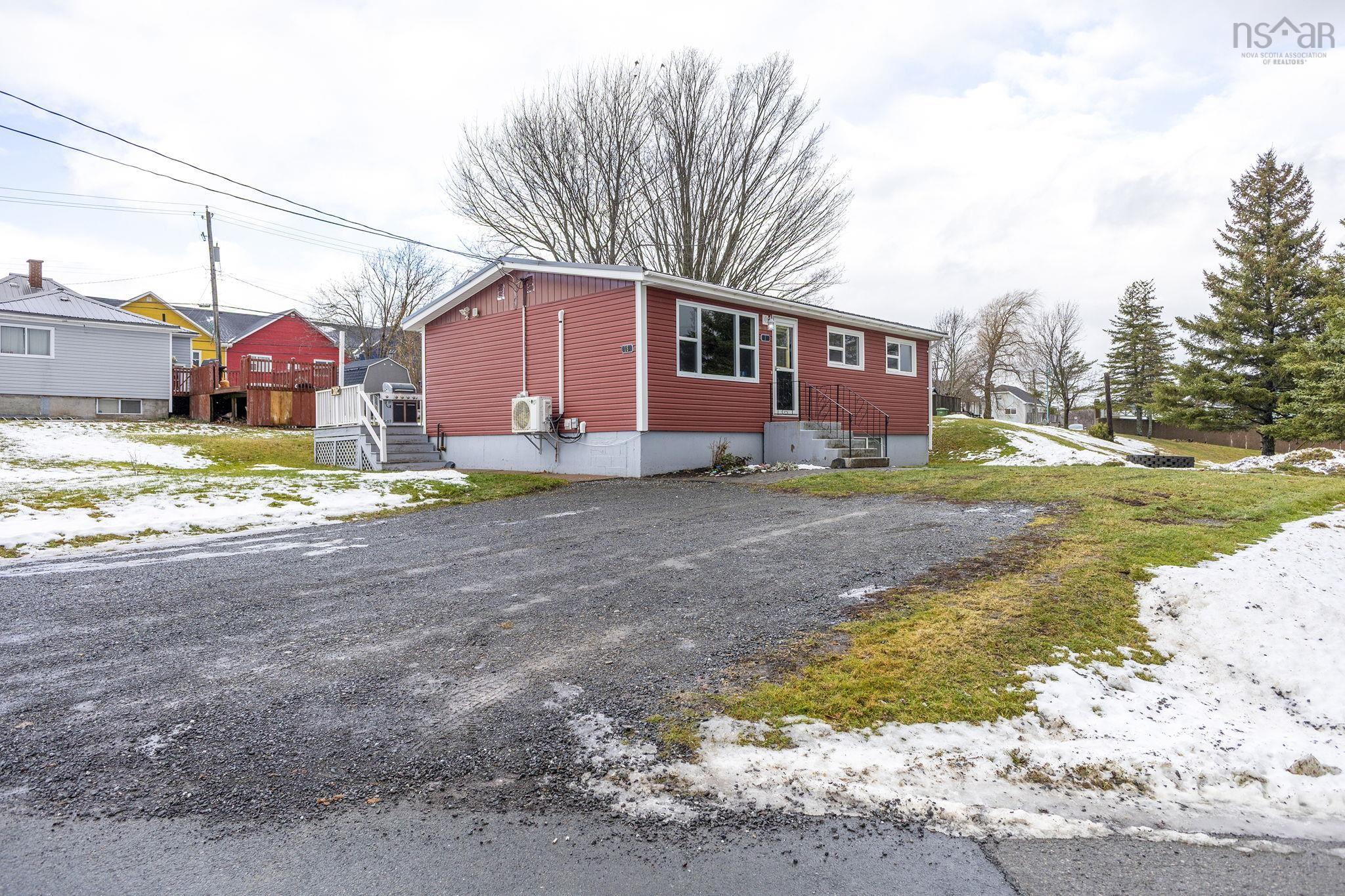 $279,000.00: 18 Kirk Avenue, Stellarton
