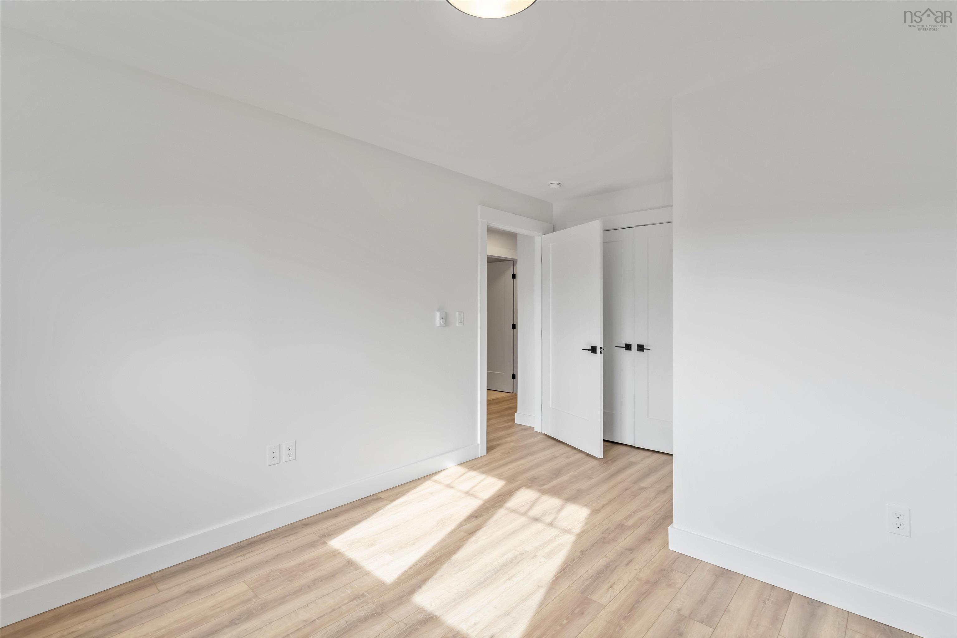 $499,999.00: 2-Unit 2 Sherwood, Enfield