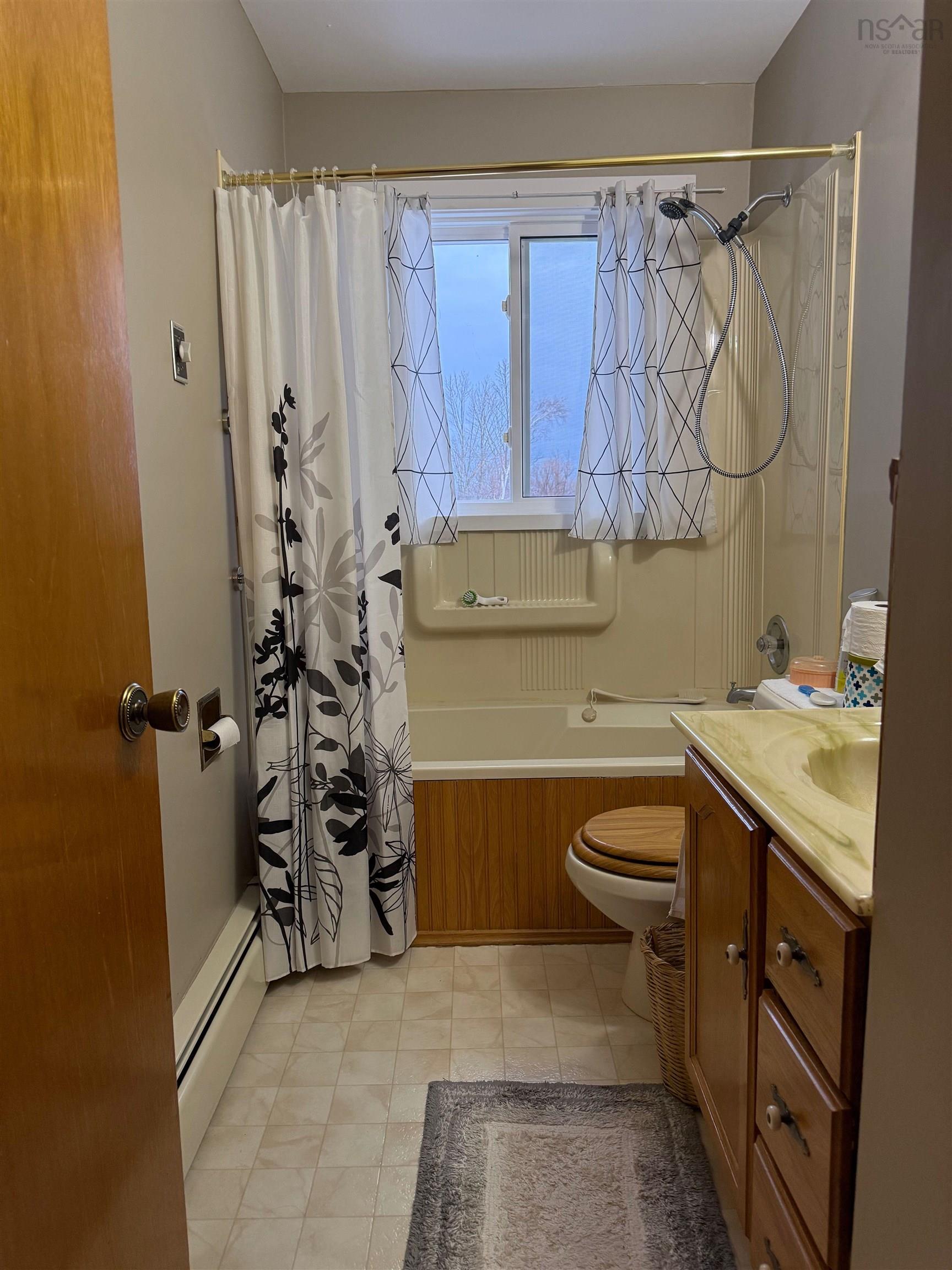 $549,900.00: 5469 Little Harbour Road, Little Harbour