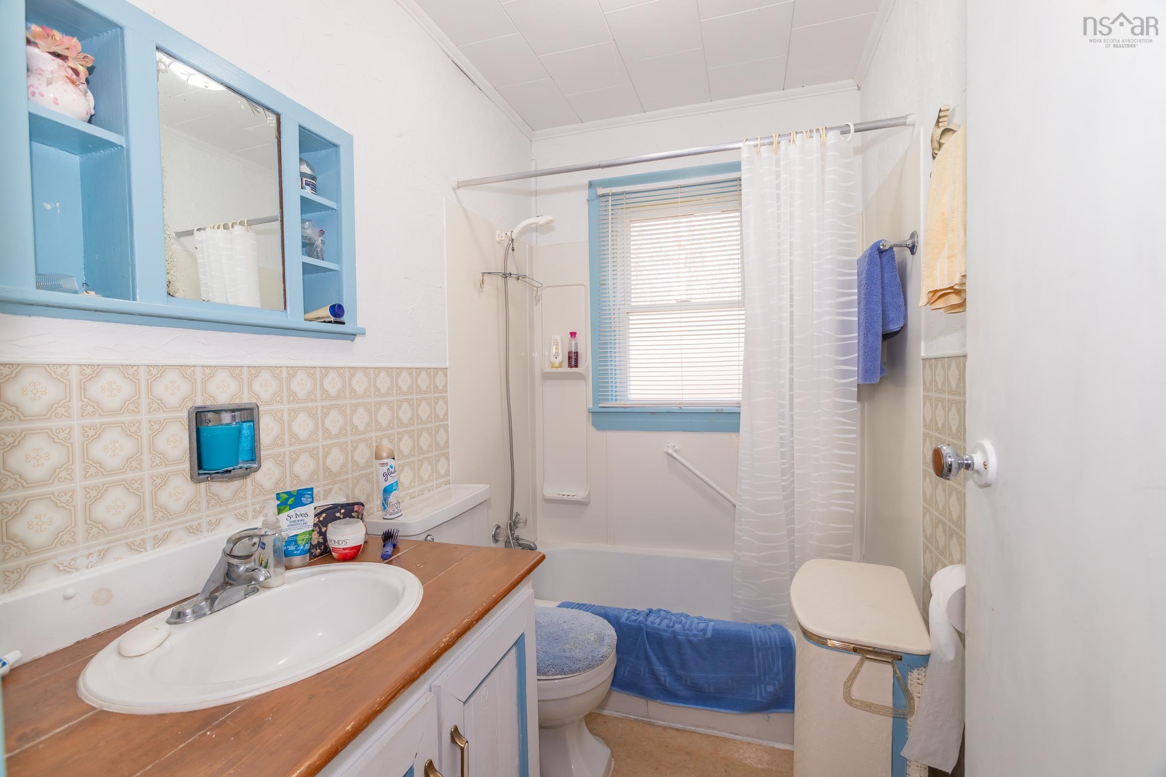 $175,000.00: 15 Shore Road, Digby