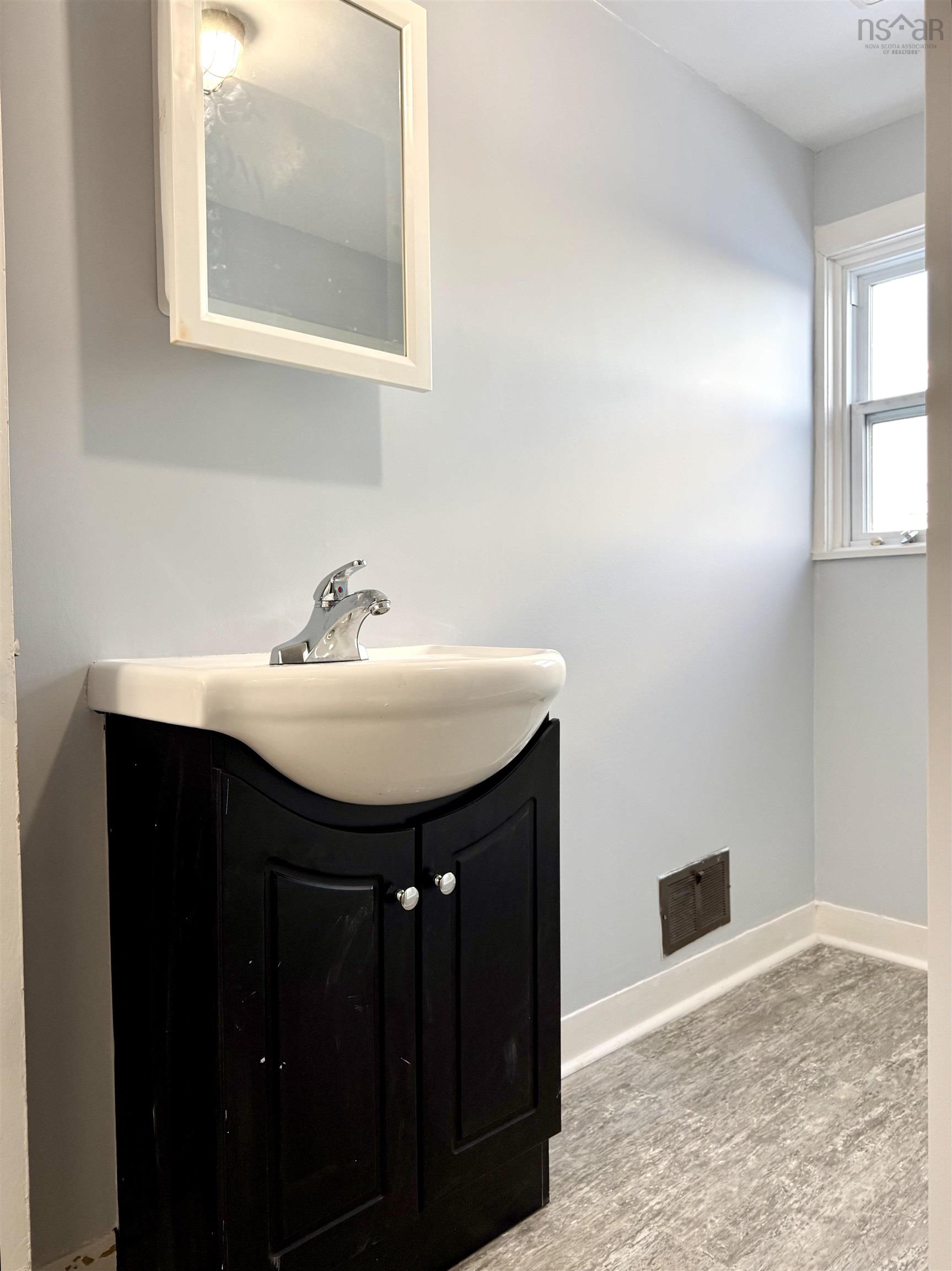 $264,900.00: 149 East Pleasant Street, Amherst