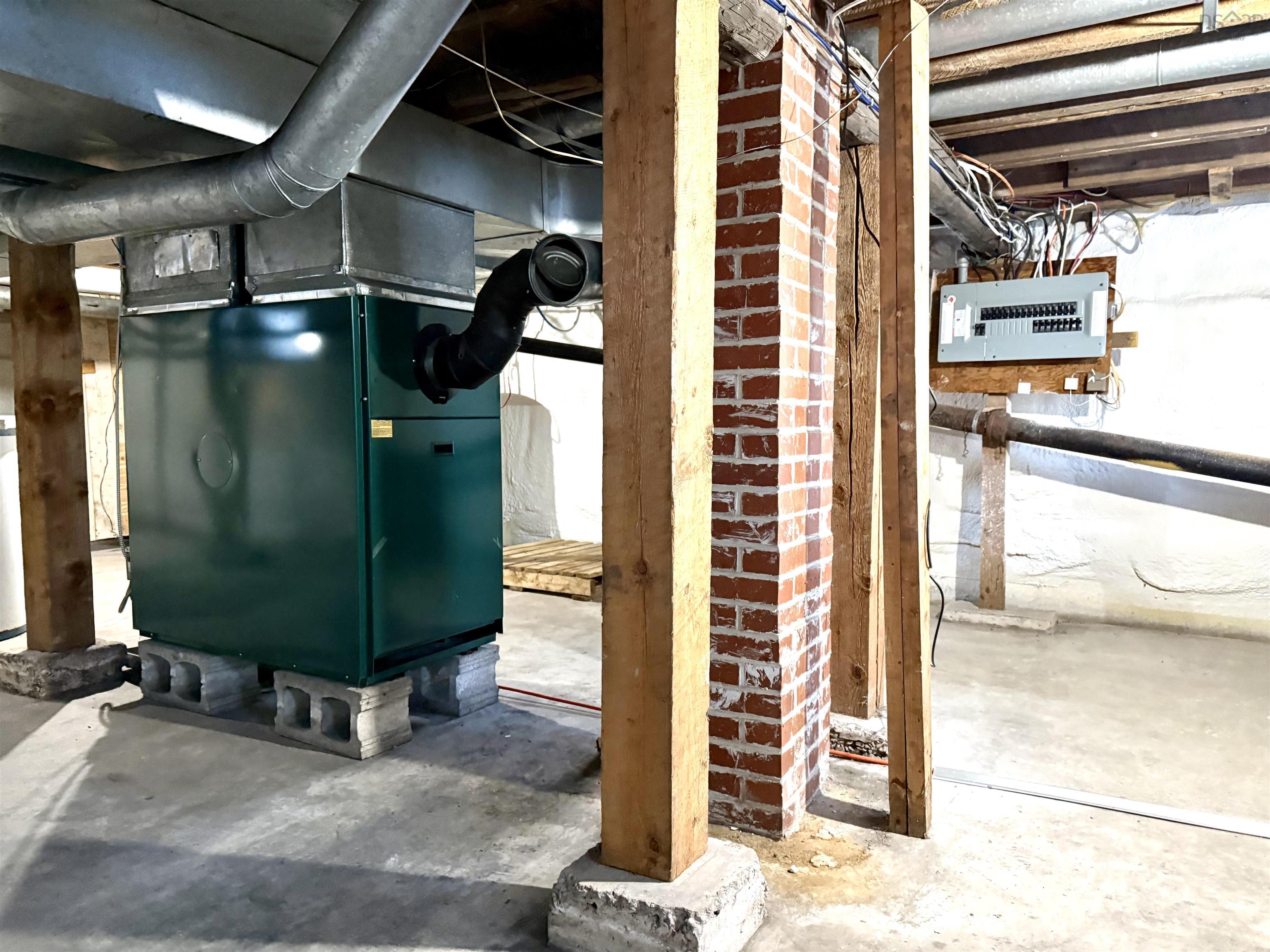 $264,900.00: 149 East Pleasant Street, Amherst