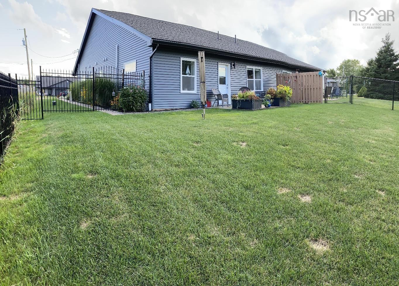 $389,900.00: 17 Riverview Drive, Murray Siding