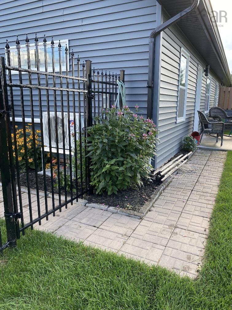 $389,900.00: 17 Riverview Drive, Murray Siding