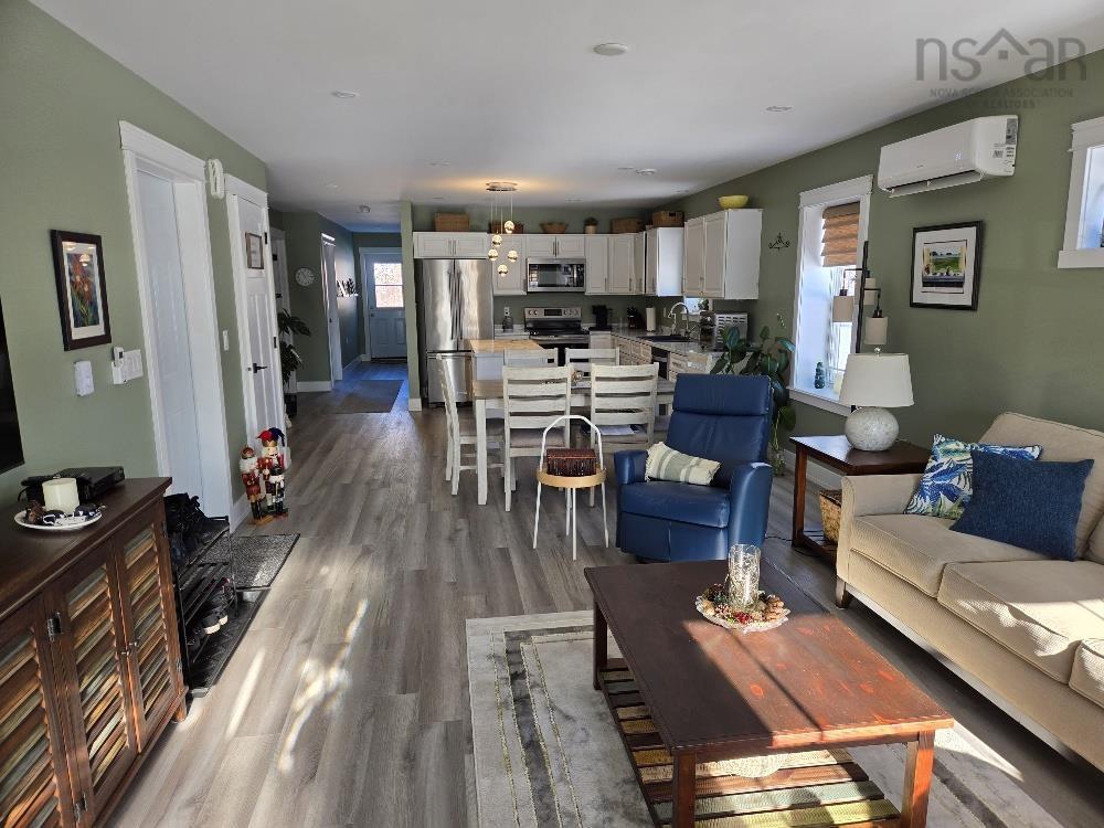 $389,900.00: 17 Riverview Drive, Murray Siding