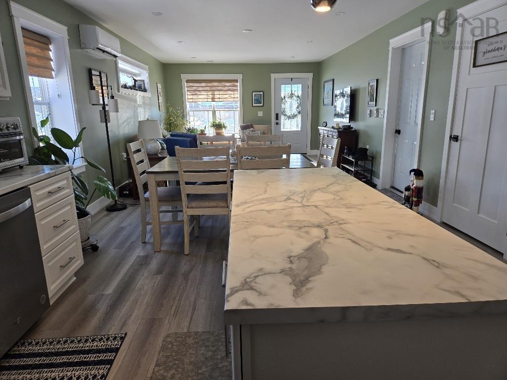 $389,900.00: 17 Riverview Drive, Murray Siding