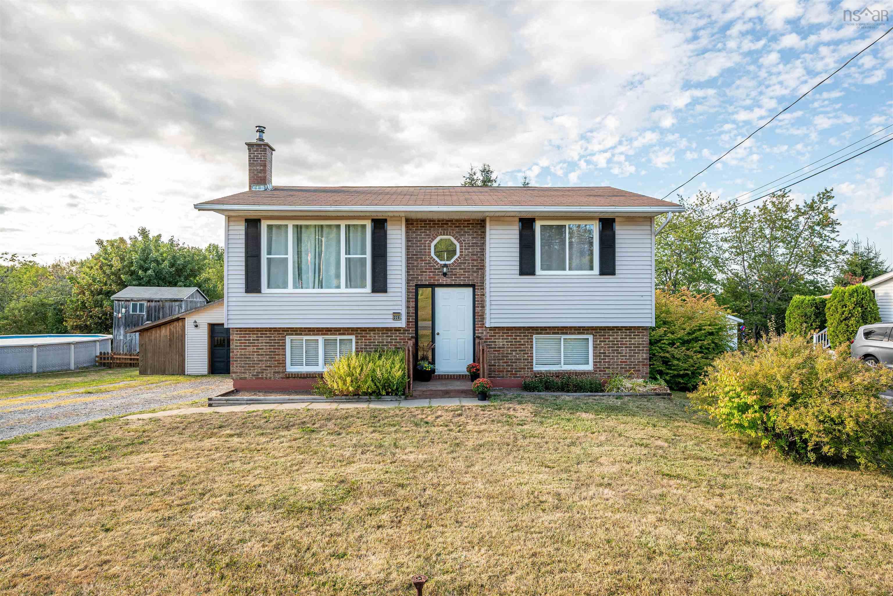 $425,000.00: 228 Falmouth Back Road, Falmouth