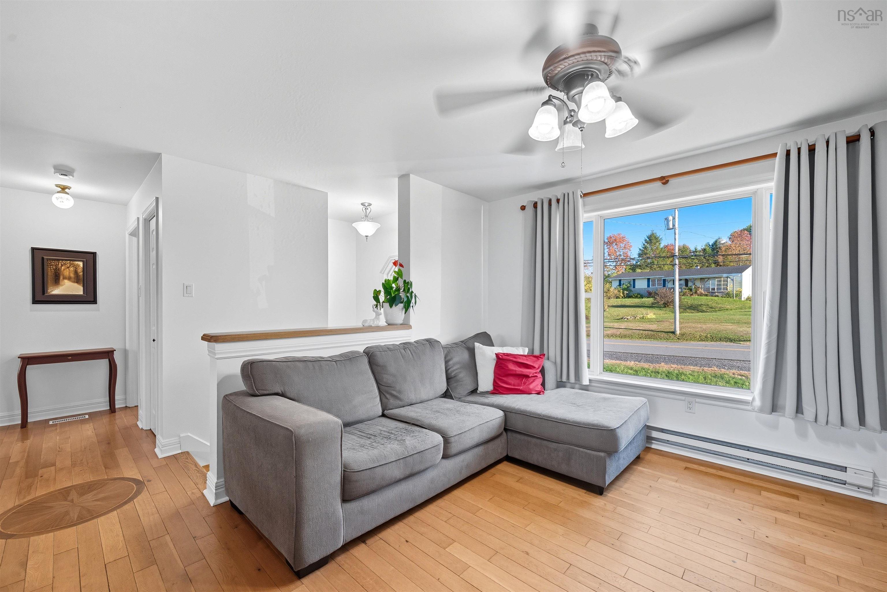 $425,000.00: 228 Falmouth Back Road, Falmouth