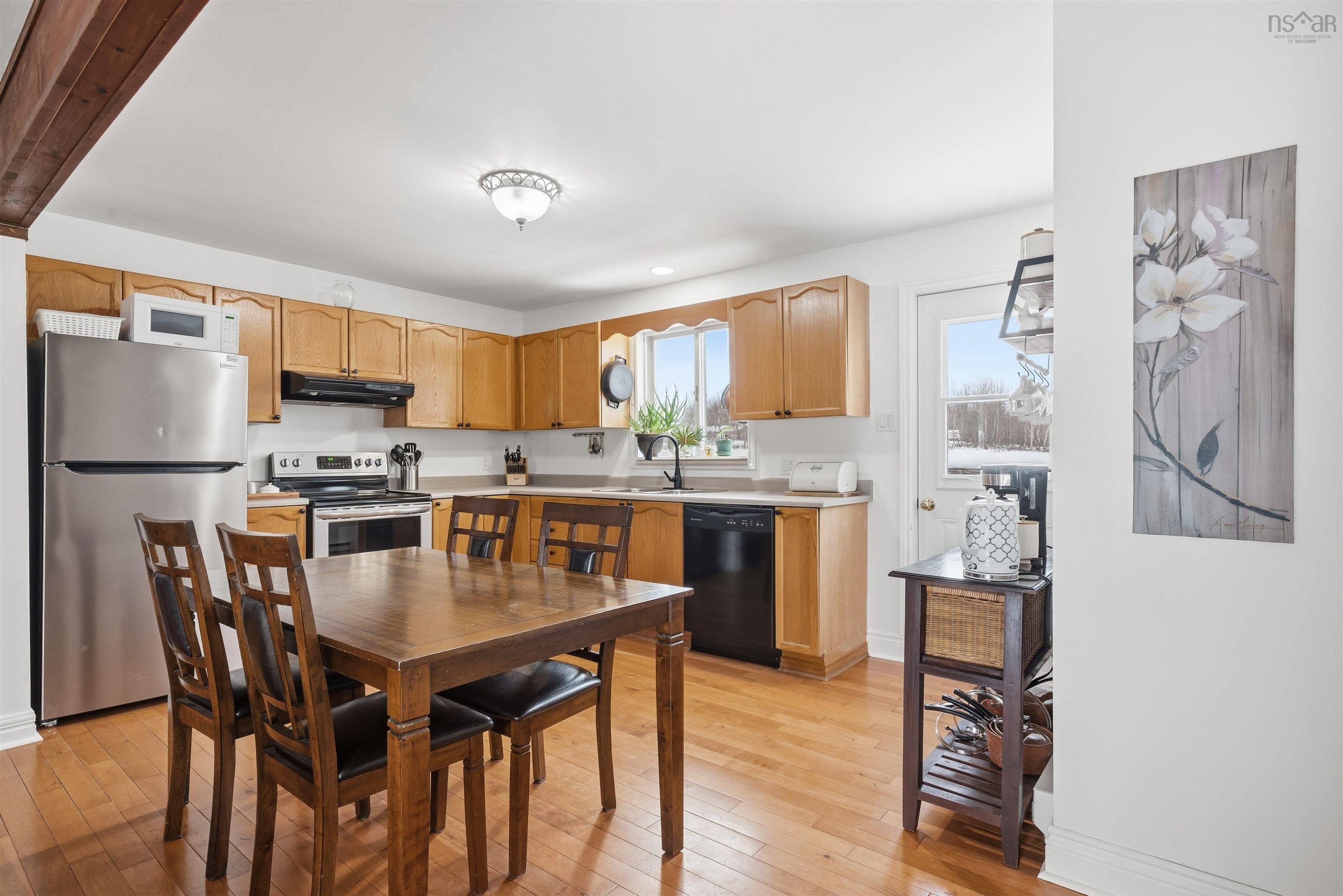 $425,000.00: 228 Falmouth Back Road, Falmouth