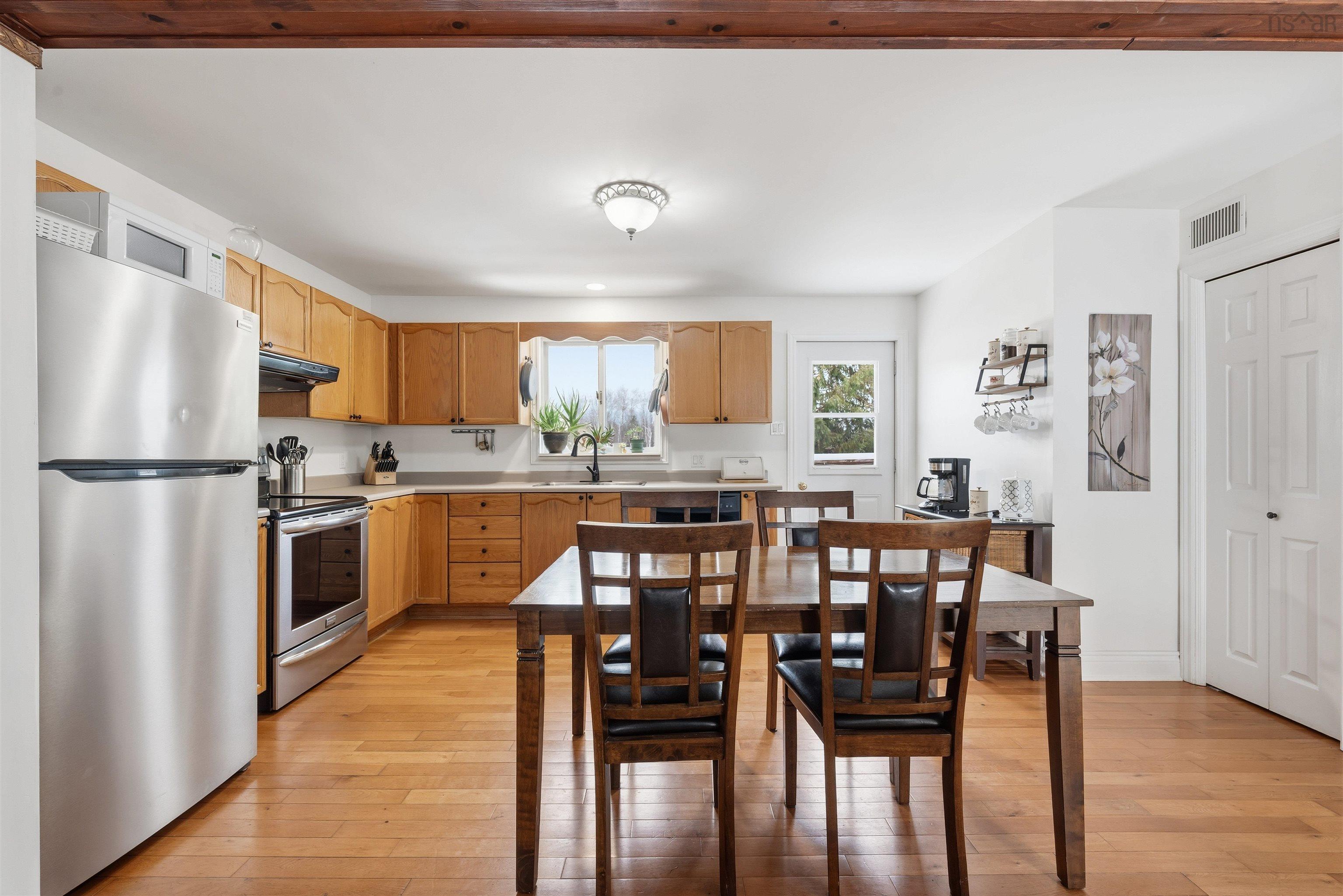 $425,000.00: 228 Falmouth Back Road, Falmouth