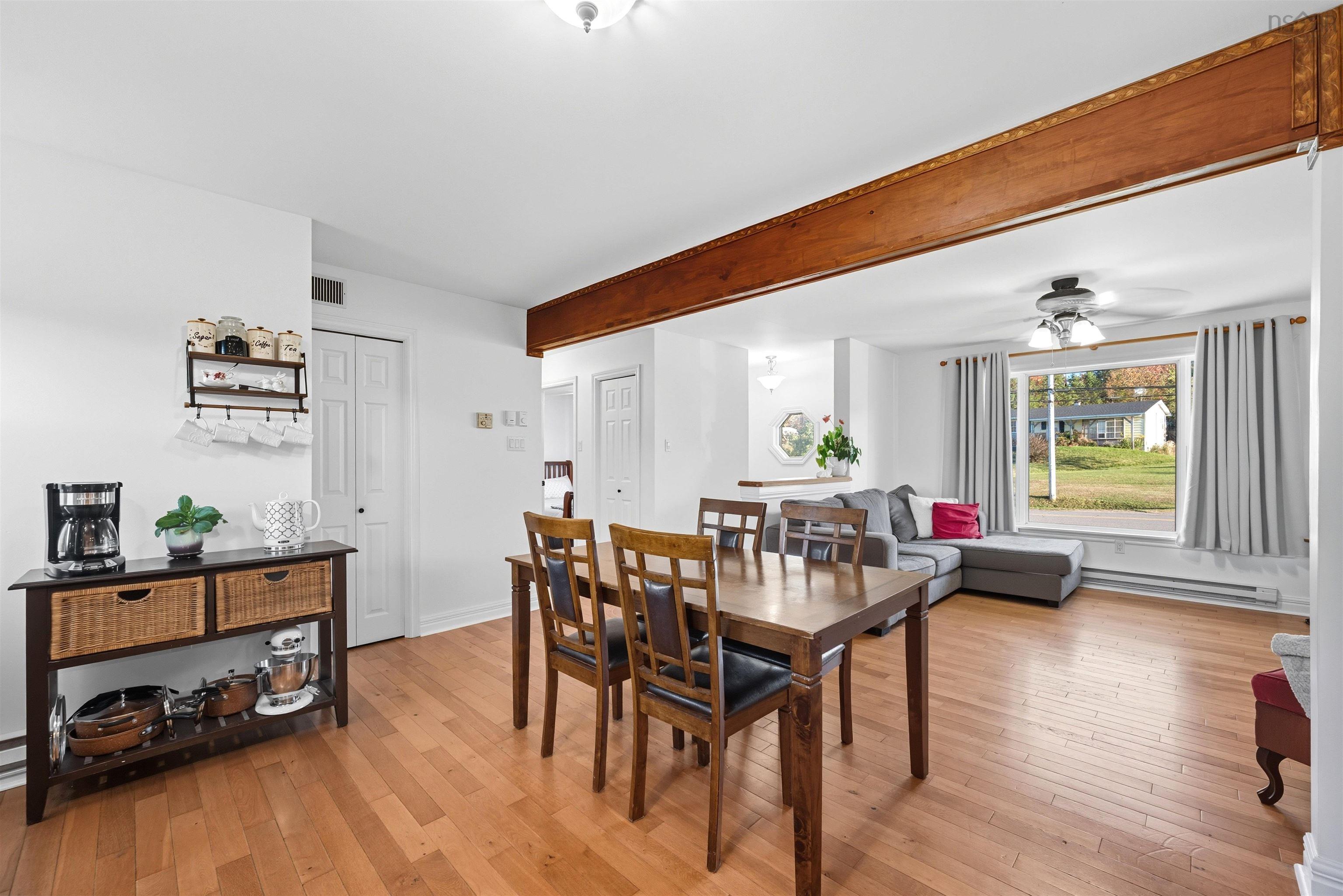 $425,000.00: 228 Falmouth Back Road, Falmouth