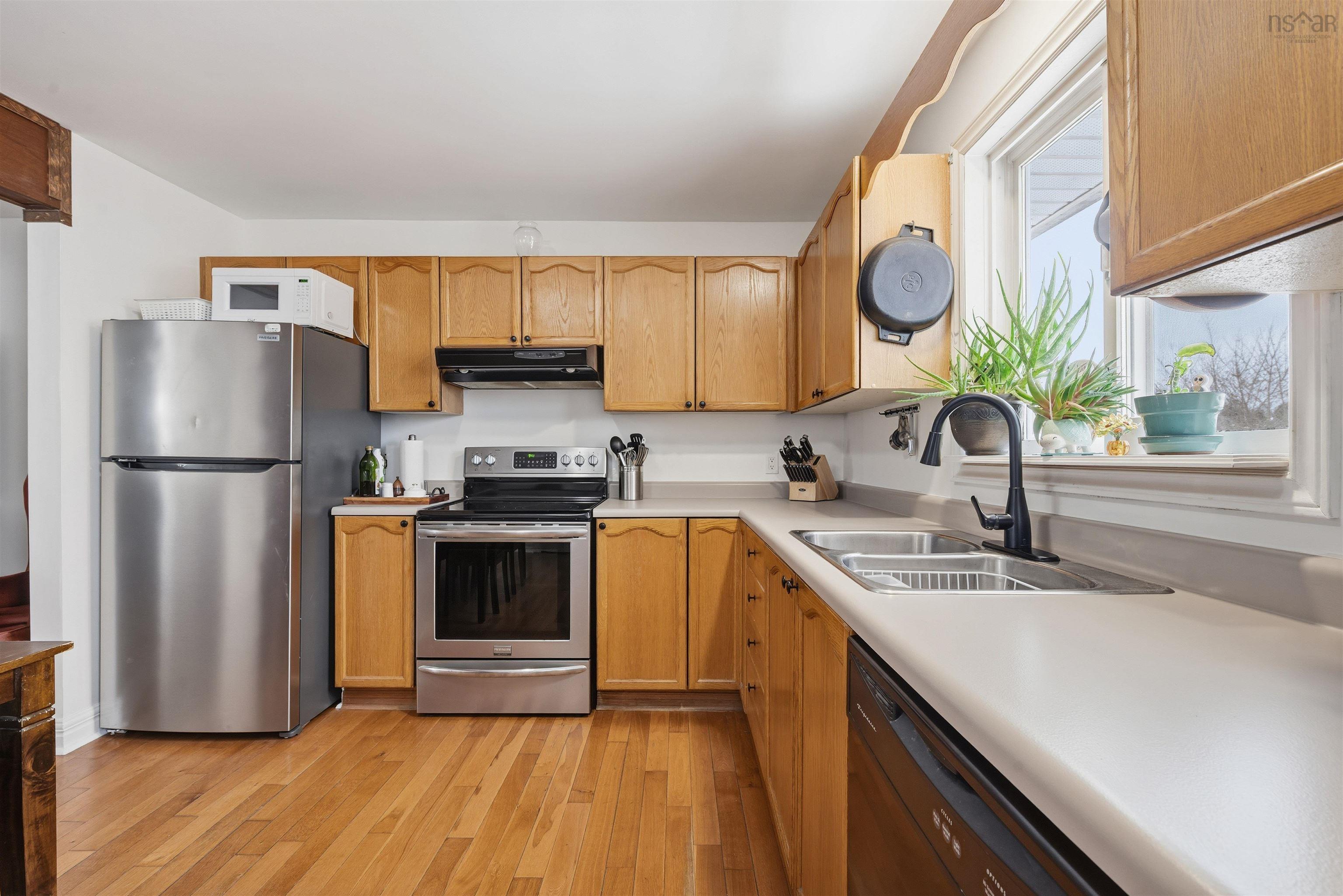 $425,000.00: 228 Falmouth Back Road, Falmouth