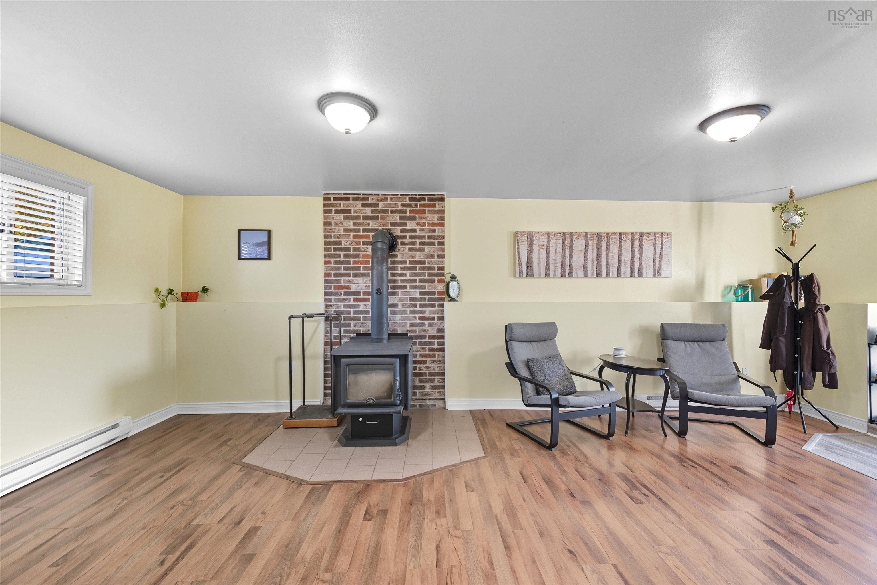 $425,000.00: 228 Falmouth Back Road, Falmouth