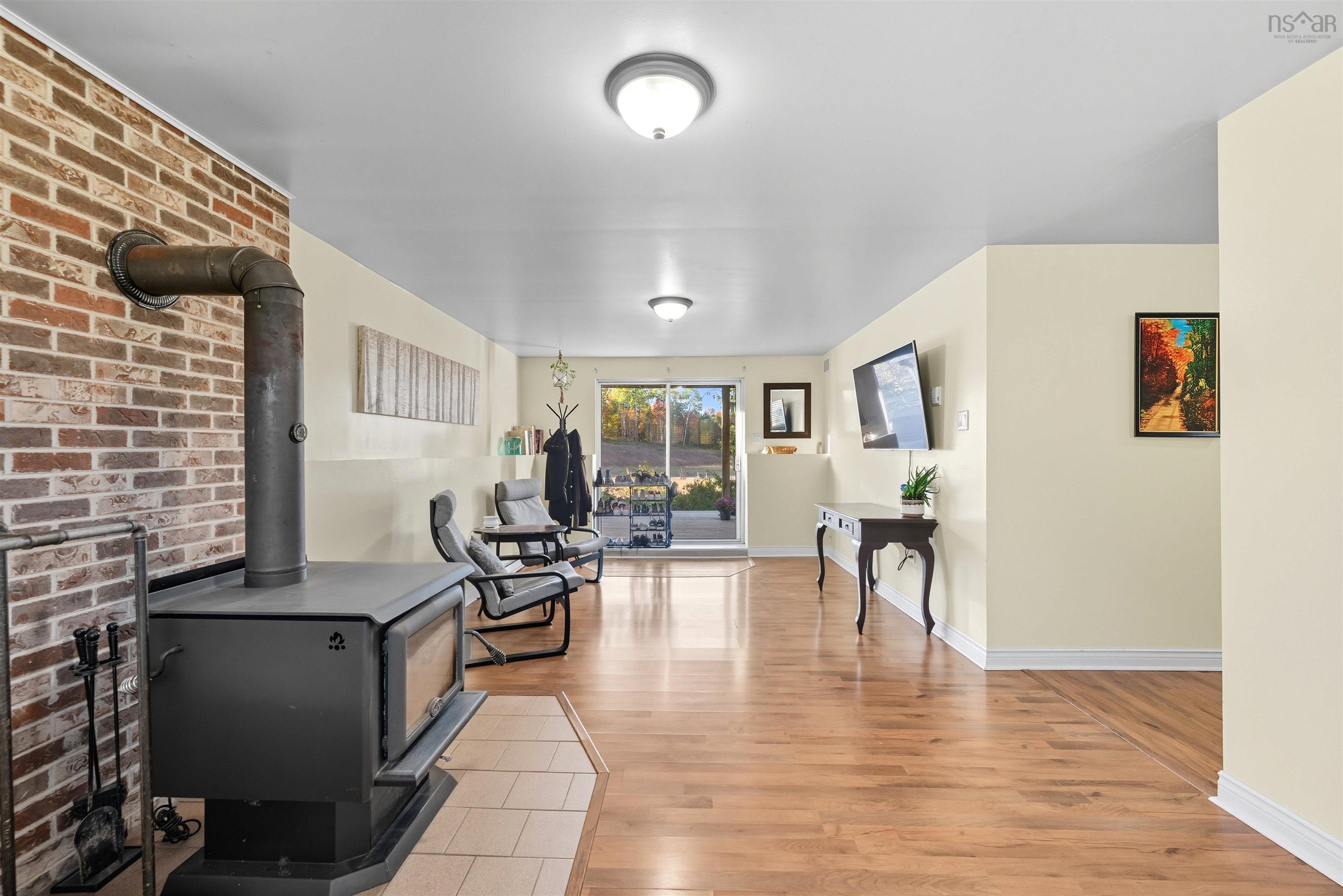 $425,000.00: 228 Falmouth Back Road, Falmouth