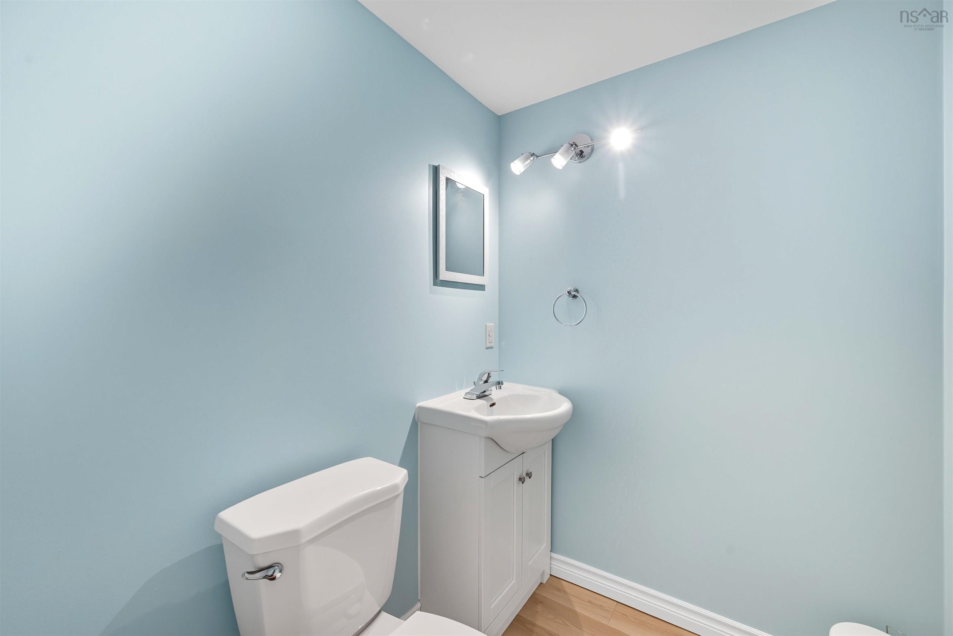 $425,000.00: 228 Falmouth Back Road, Falmouth