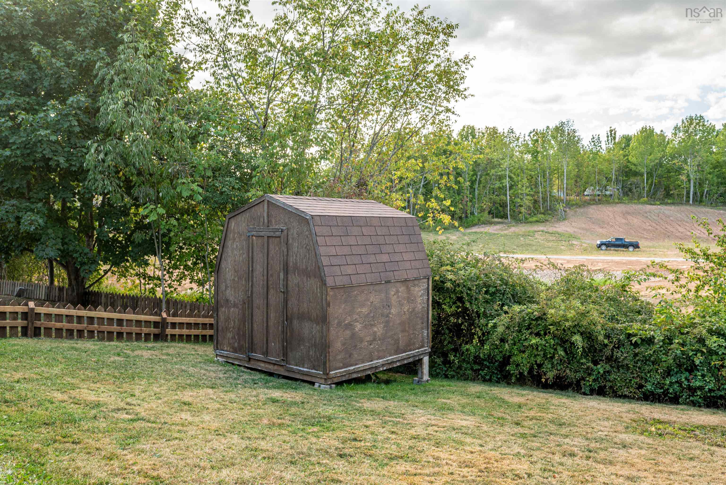 $425,000.00: 228 Falmouth Back Road, Falmouth