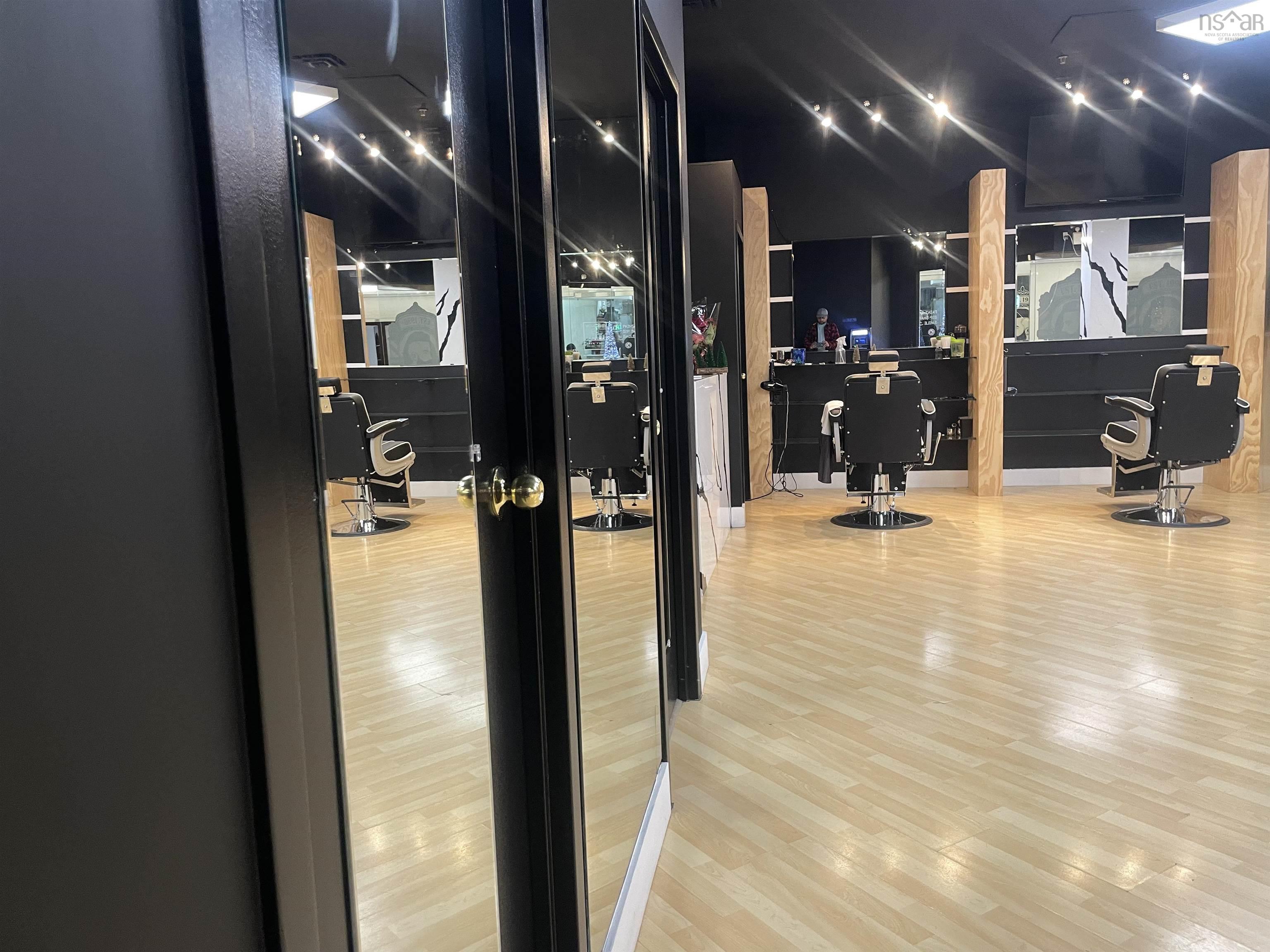 203 5640 Spring Garden Road, Halifax, NS (MLS 202529557)