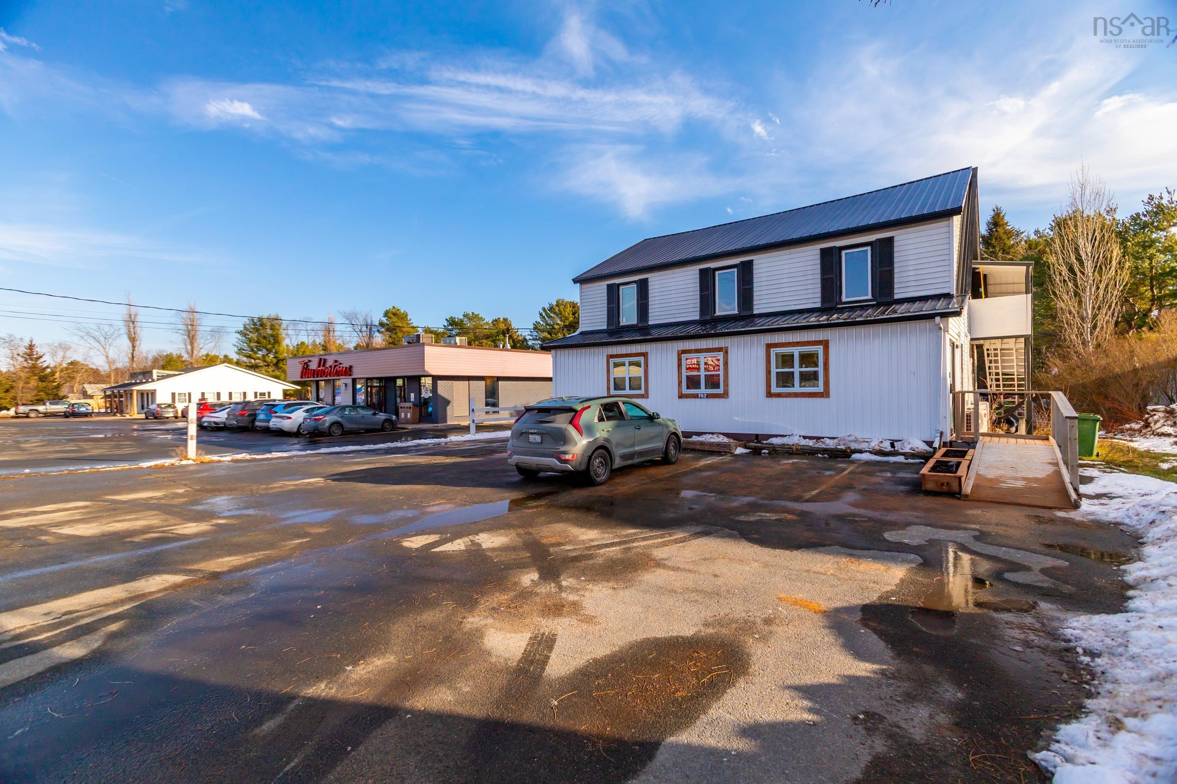 $799,900.00: 752 Central Avenue, Greenwood