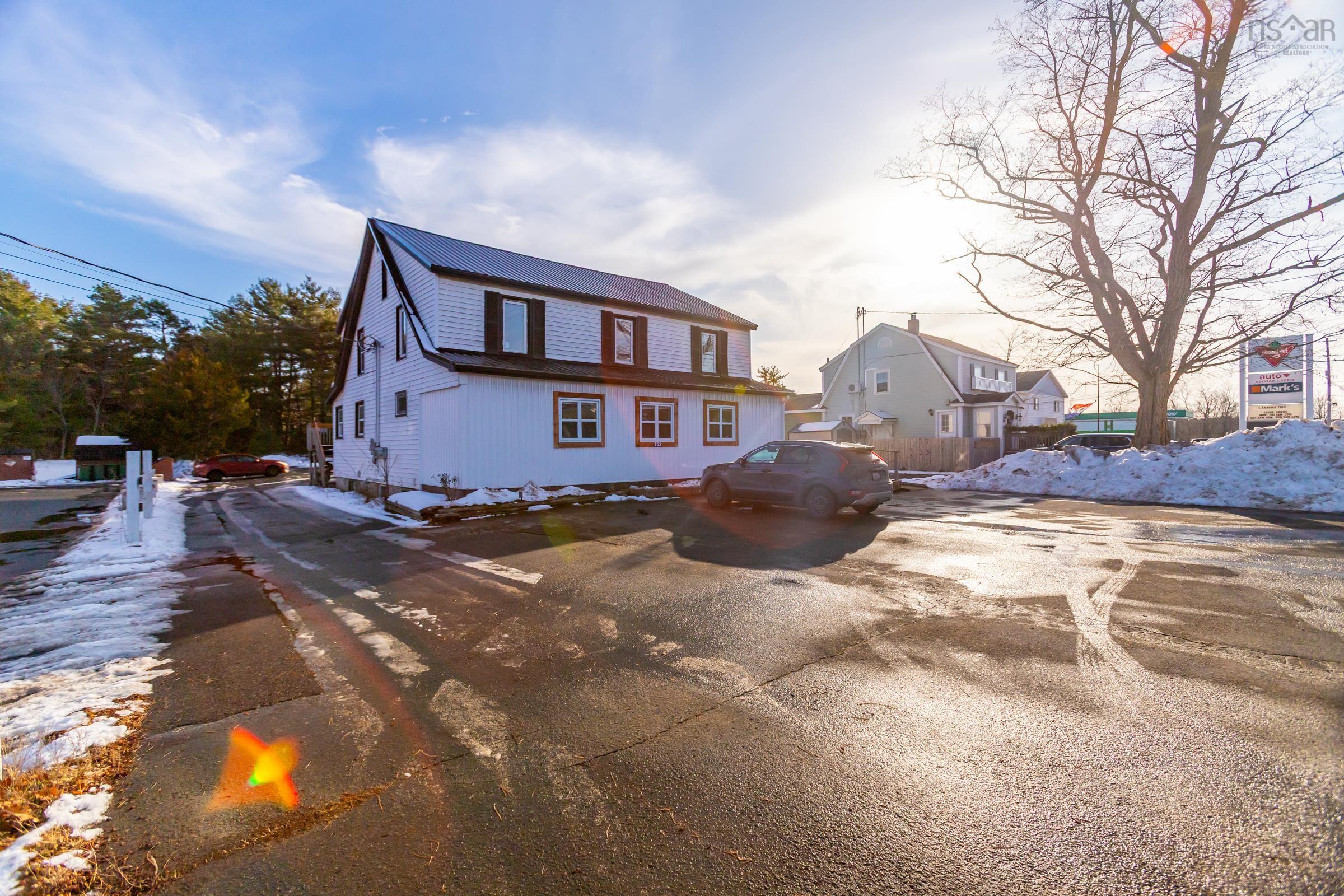 $799,900.00: 752 Central Avenue, Greenwood