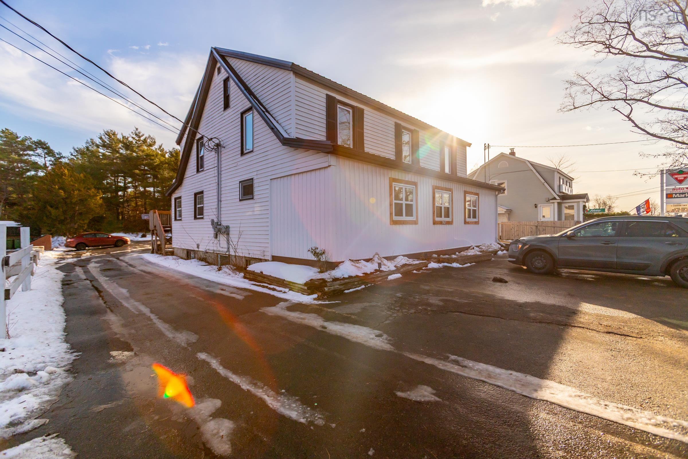 $799,900.00: 752 Central Avenue, Greenwood