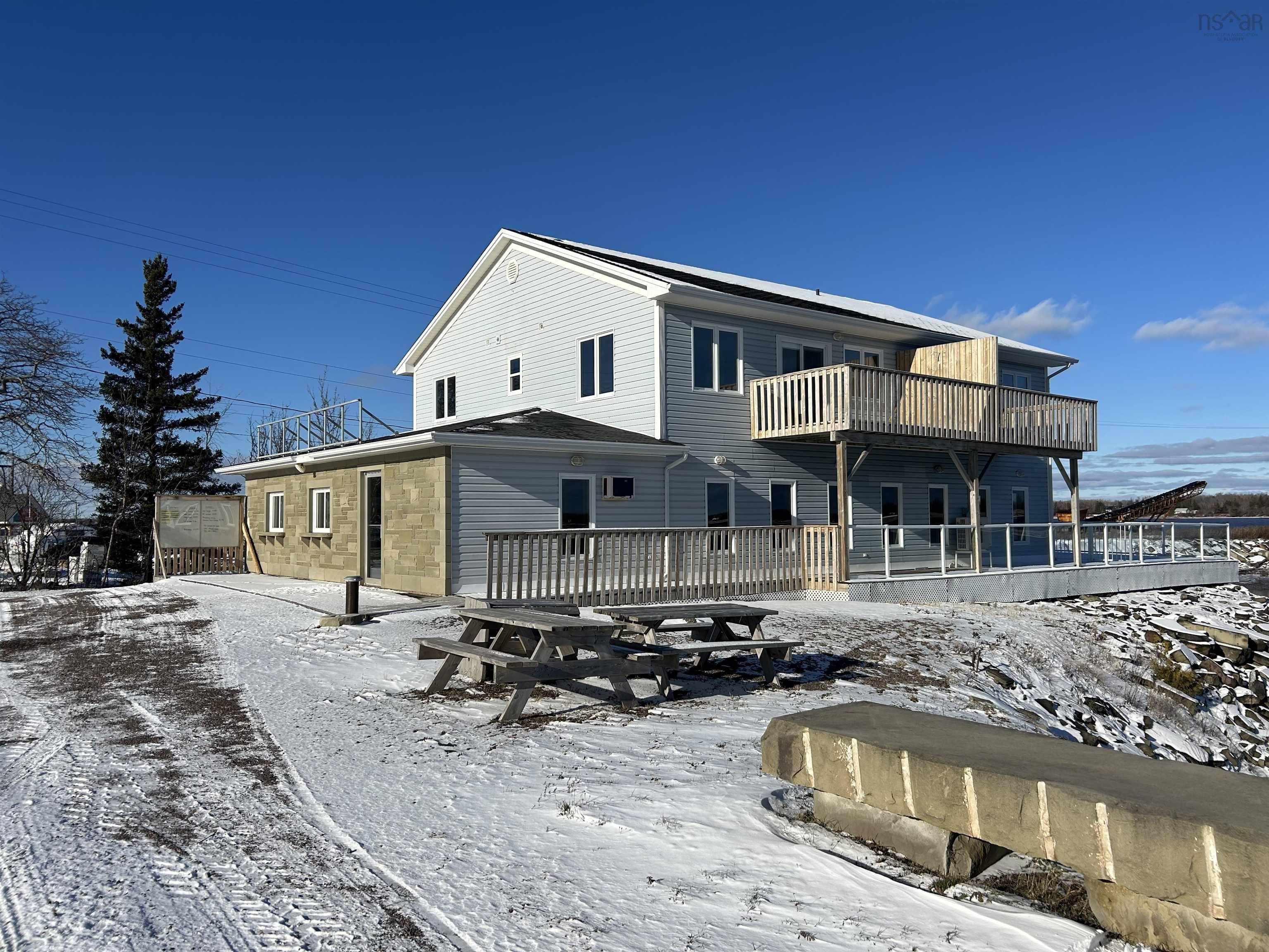 $750,000.00: 13953 Highway 6, Wallace