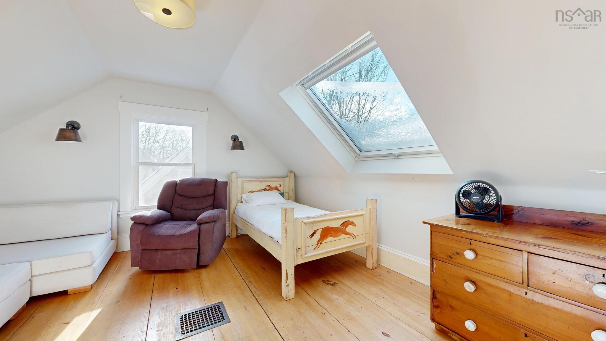 $467,900.00: 13 John Street, Shelburne