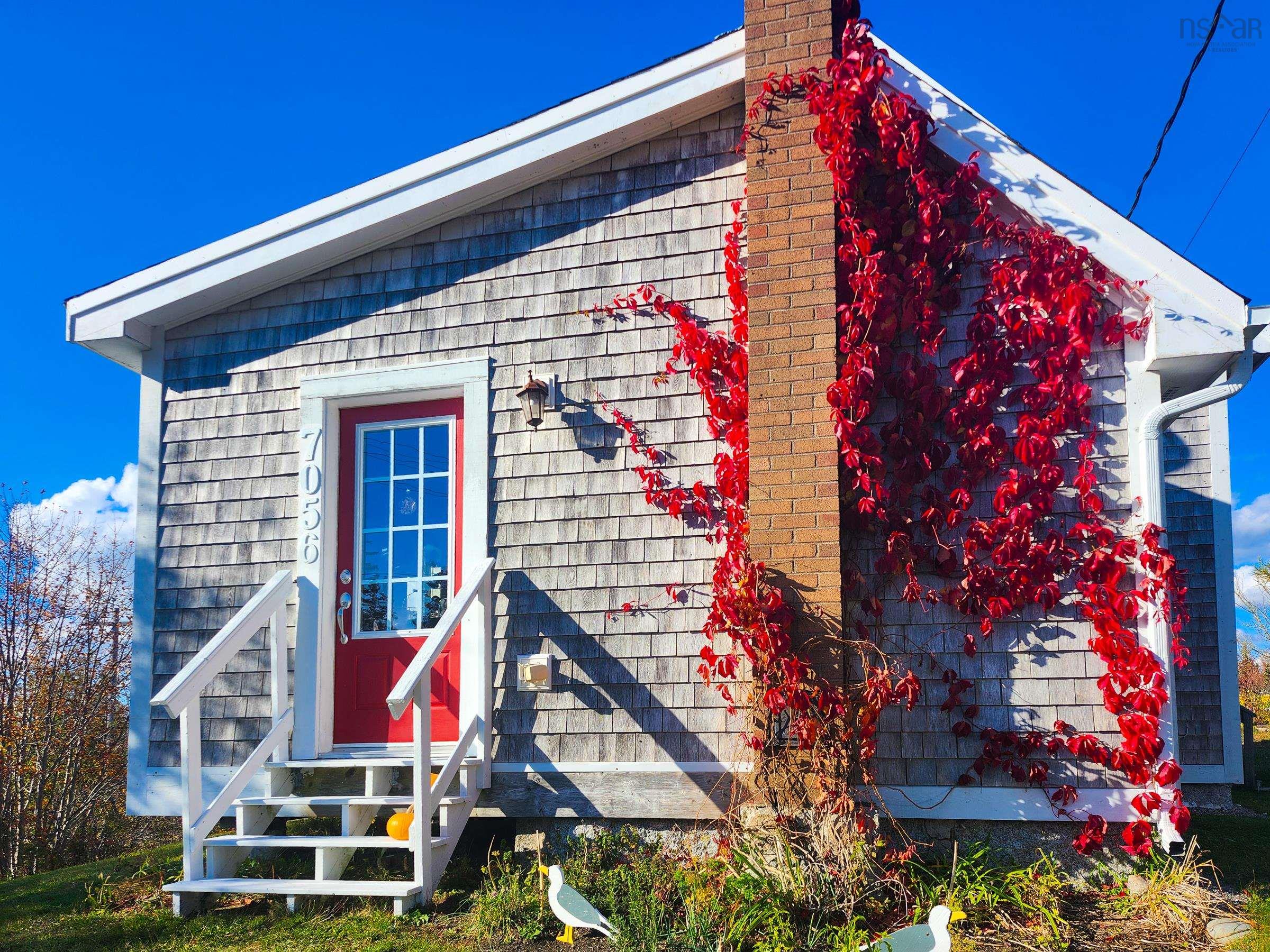 $460,000.00: 7056 Highway 329, East River Point