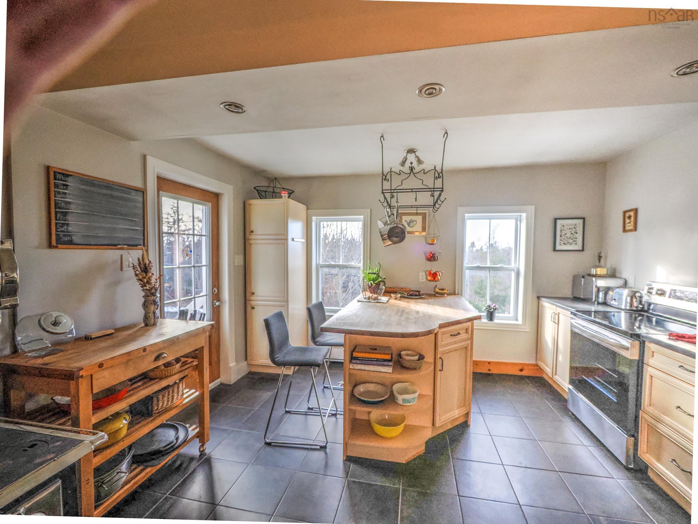 $460,000.00: 7056 Highway 329, East River Point