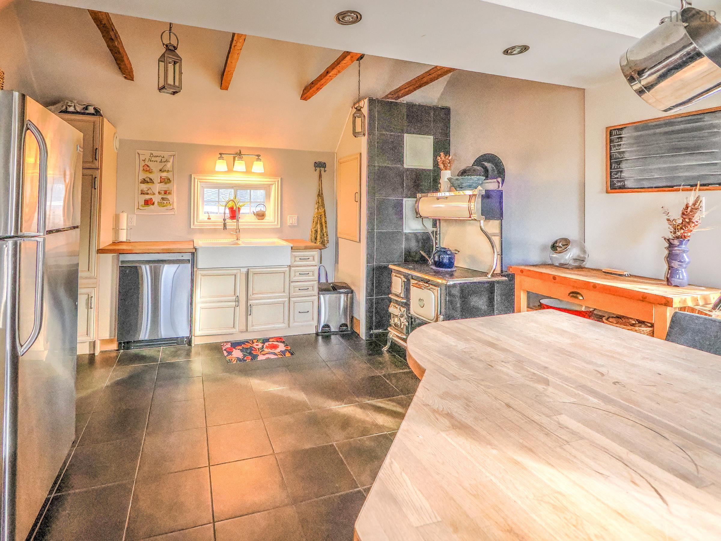 $460,000.00: 7056 Highway 329, East River Point