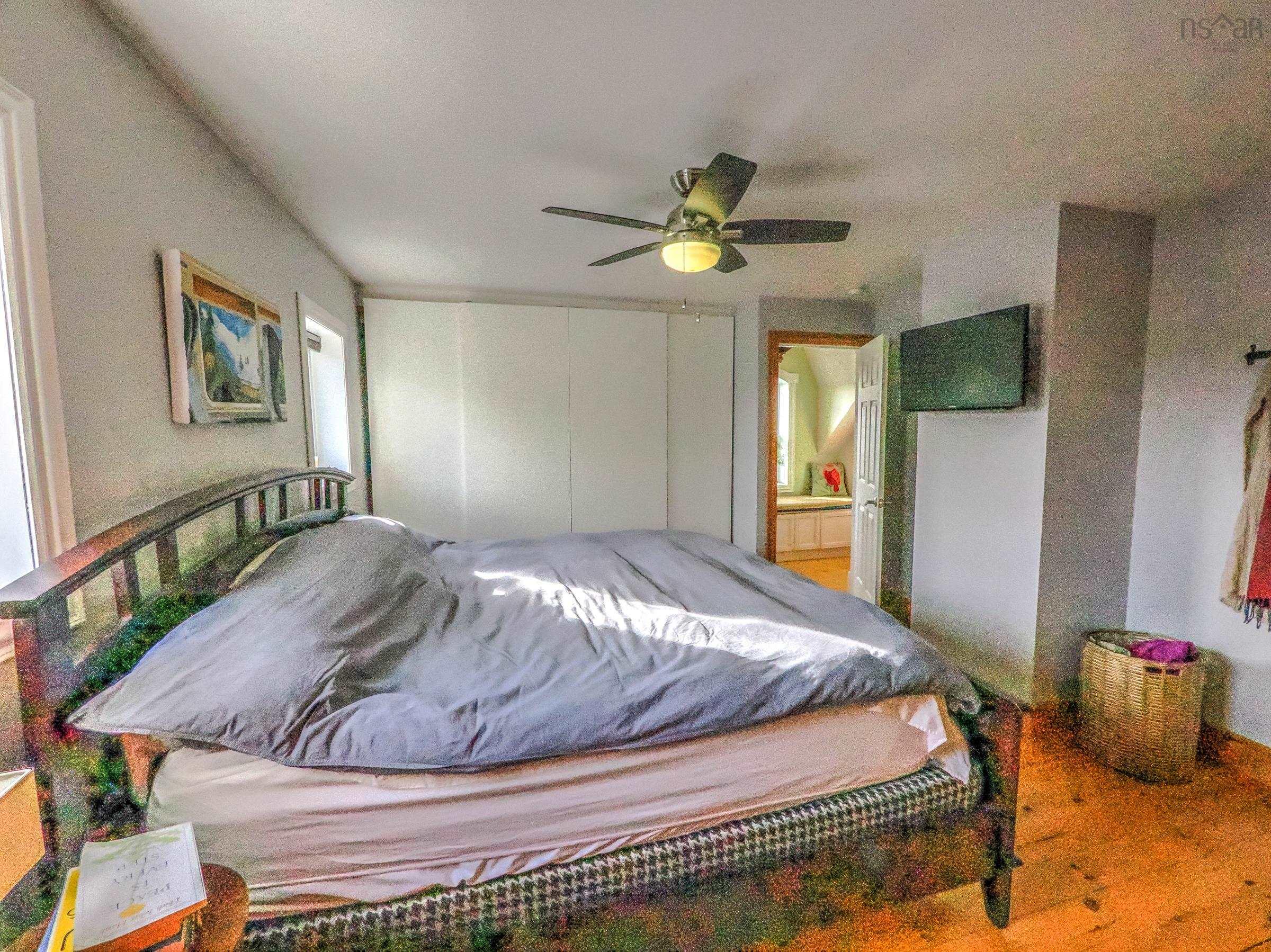 $460,000.00: 7056 Highway 329, East River Point