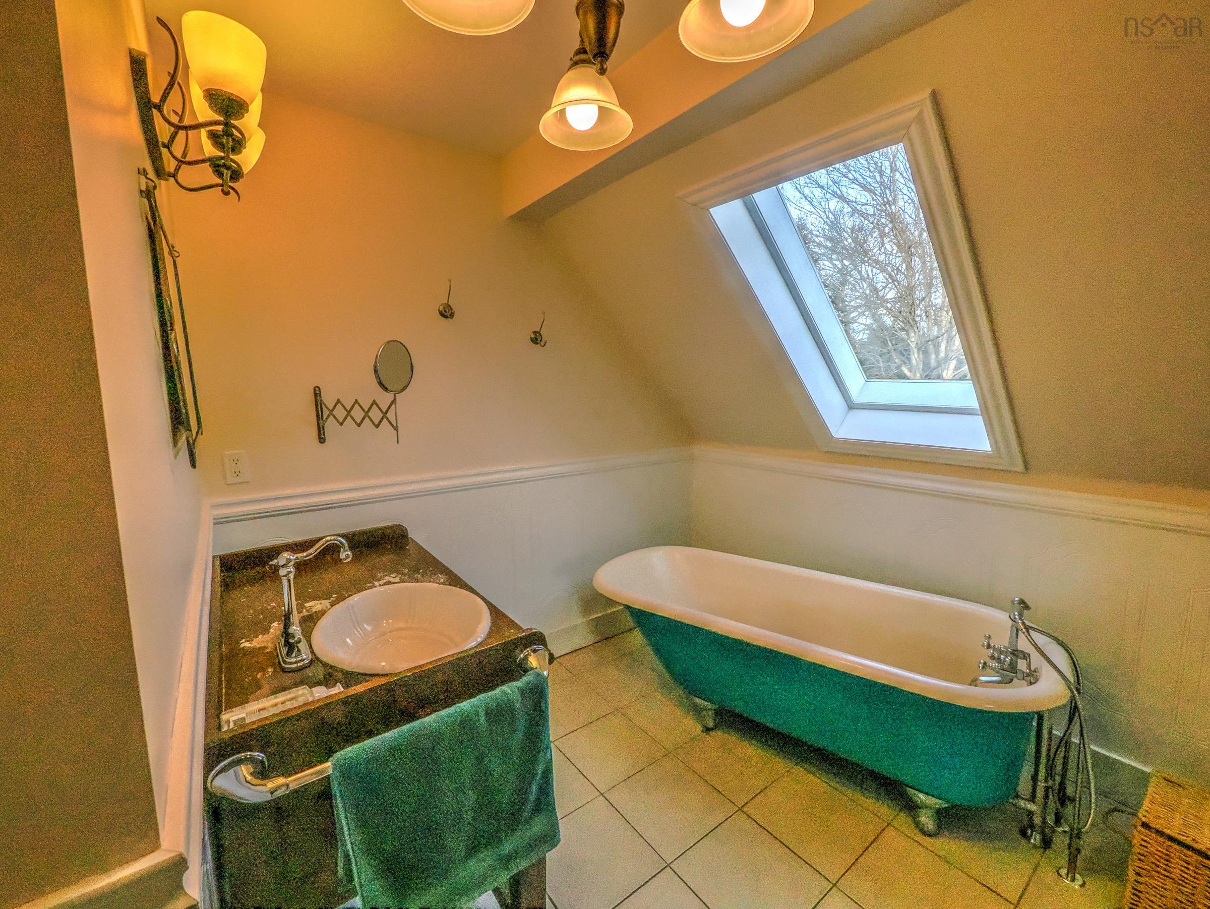 $460,000.00: 7056 Highway 329, East River Point