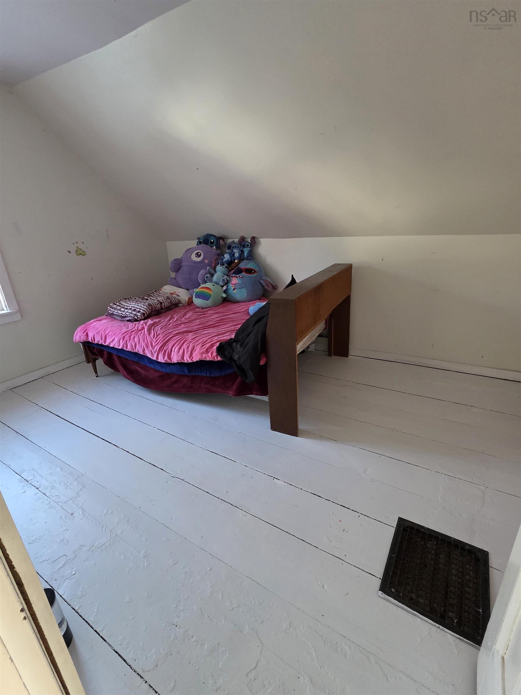 $297,500.00: 205 Hodgson